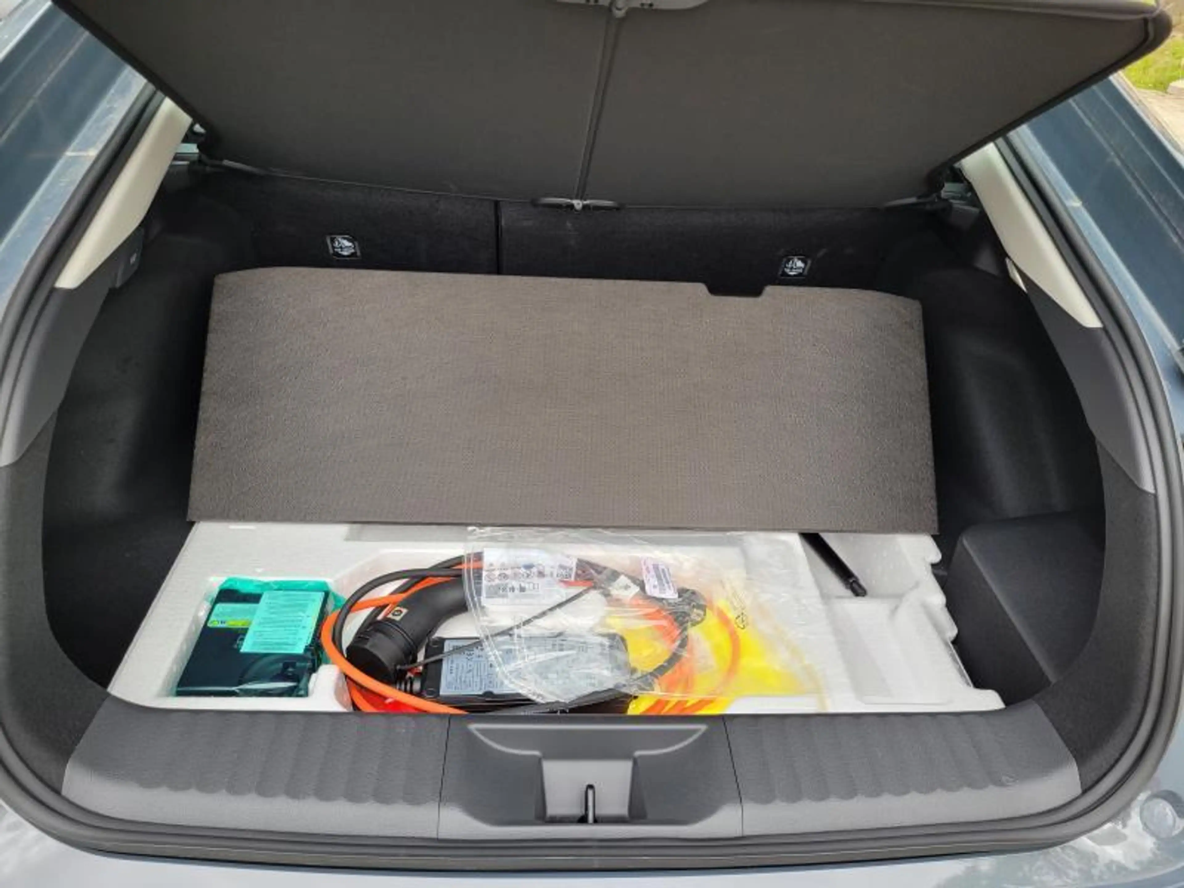 Toyota Prius Plug In Premium DEMO Wagen - niet ingeschreven — photo 9