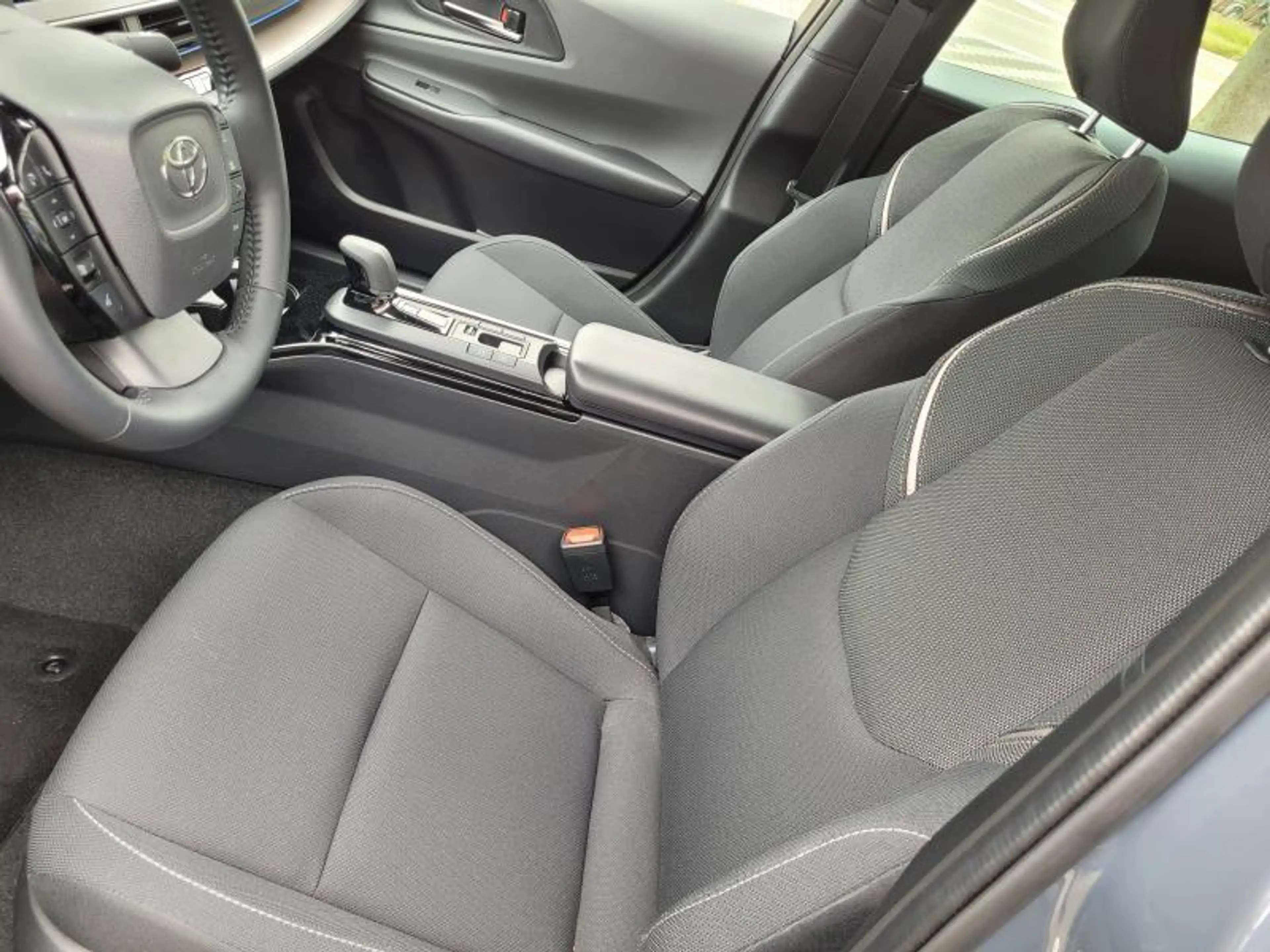 Toyota Prius Plug In Premium DEMO Wagen - niet ingeschreven — photo 6