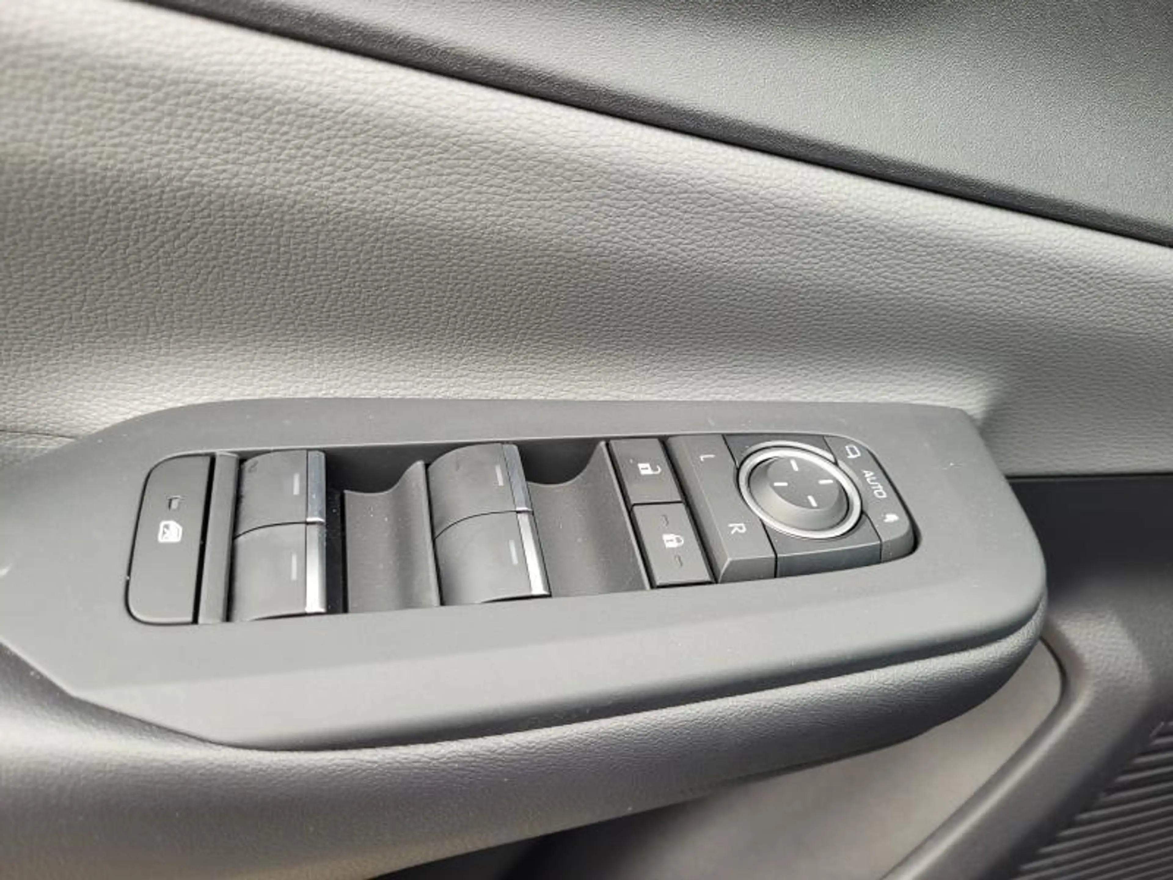 Toyota Prius Plug In Premium DEMO Wagen - niet ingeschreven — photo 14