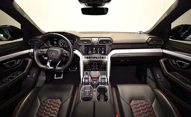 Lamborghini Urus view 10