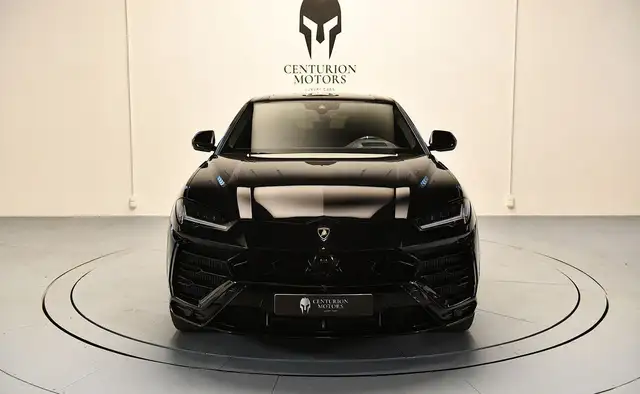 Lamborghini Urus view 2