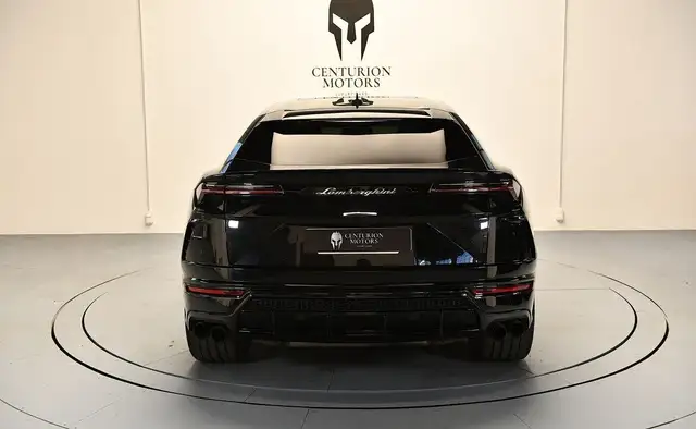 Lamborghini Urus view 5