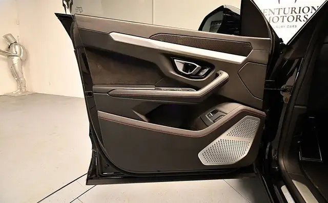 Lamborghini Urus view 14