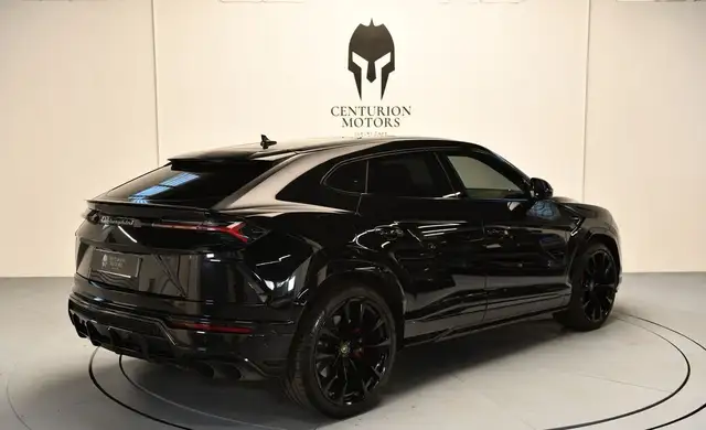 Lamborghini Urus view 4