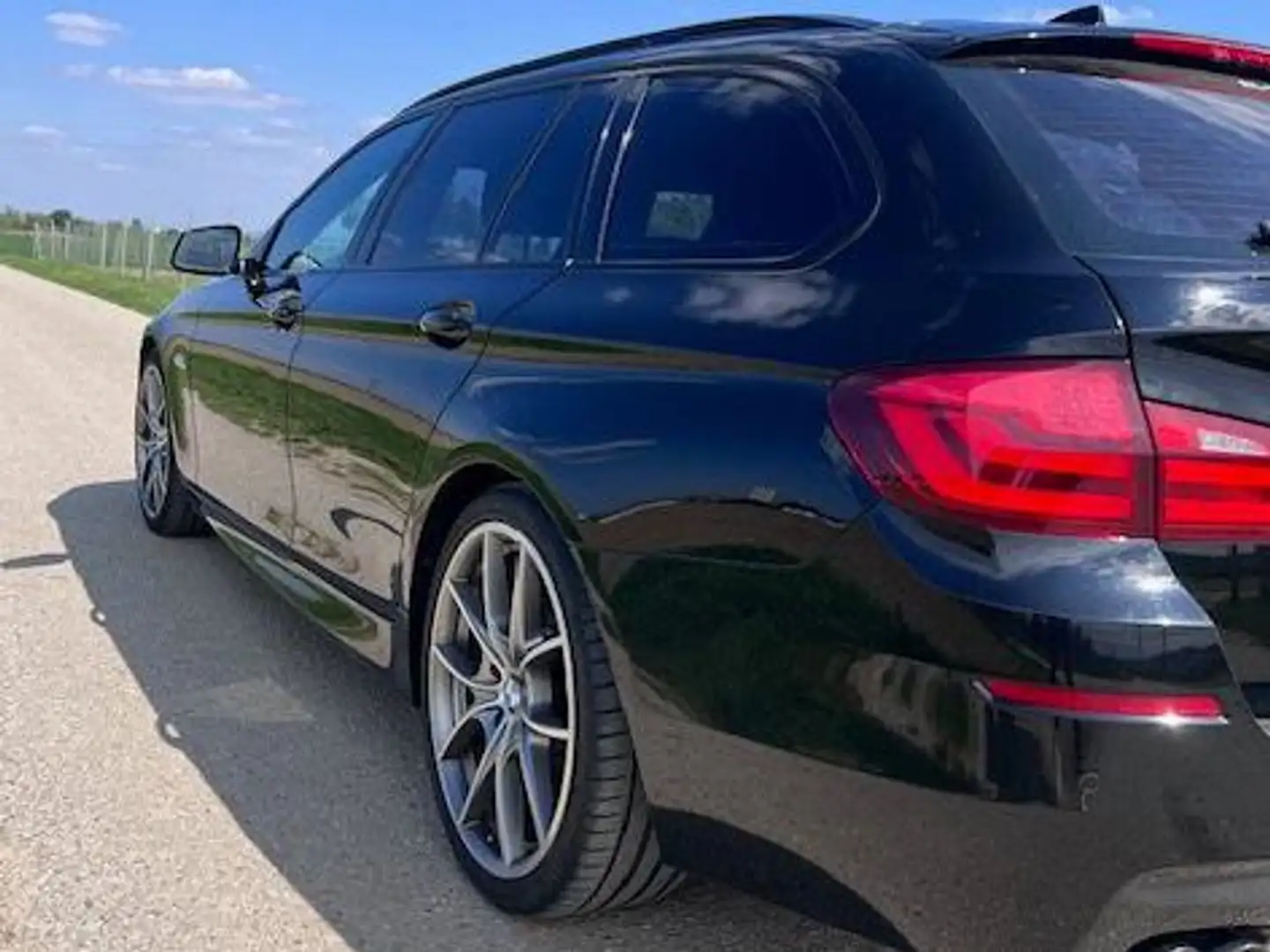 BMW 520 520d Touring Aut. Schwarz - 2