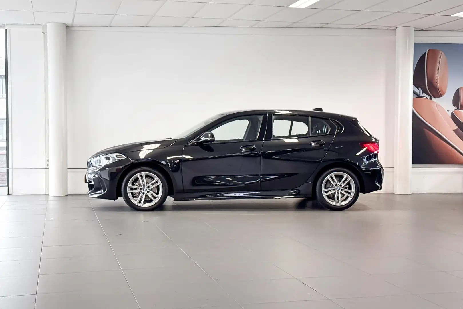 BMW 118 1 Serie 118i |  M Sport | Stoelverwarming | Headup Noir - 2