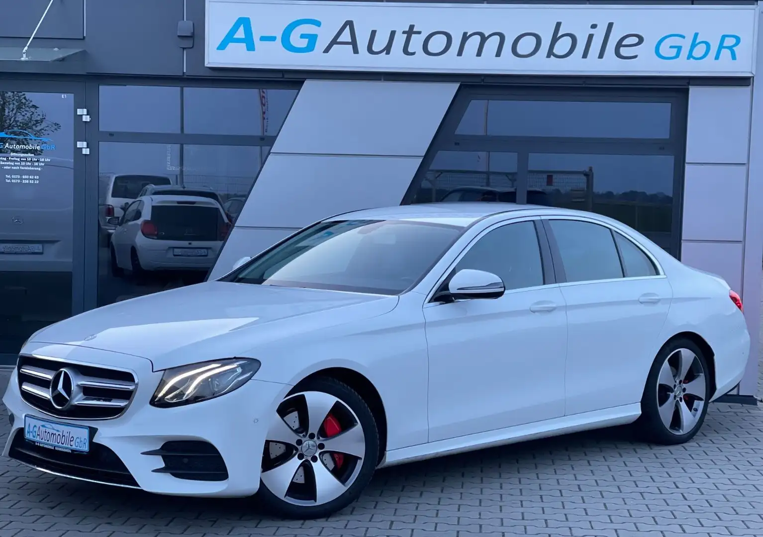 Mercedes-Benz E 200 Limousine/AMG-Line/Automatik/AHK/19"LM - 1