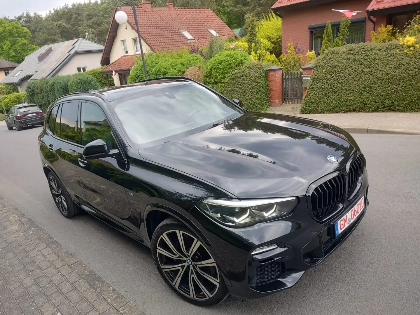BMW X5 xDrive 30 d M SportGarantieAhkPanoram22Zoll Schwarz - 2