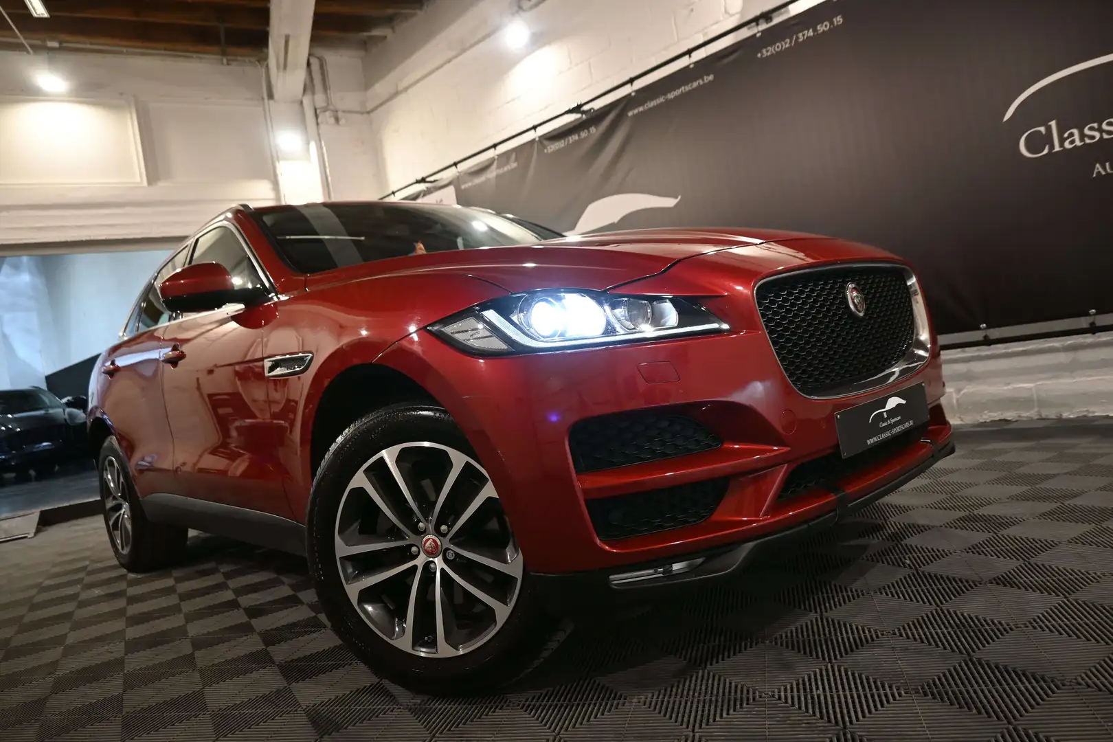 Jaguar F-Pace 2.0 D AWD R-SPORT / EURO 6 / CAMERA / PANO / XENON Rouge - 2