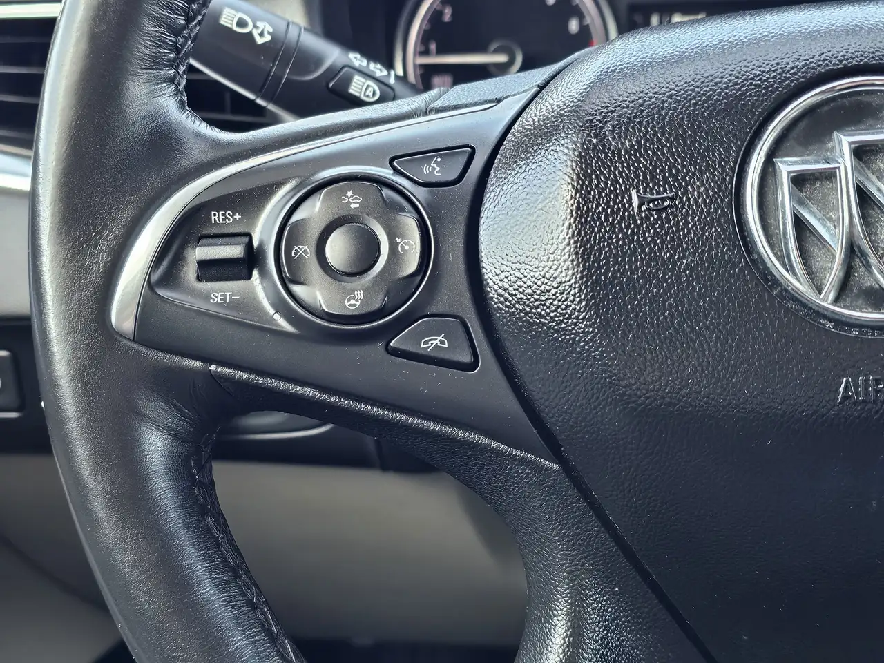 Buick Enclave снимка Buick Enclave