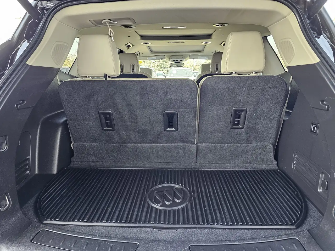 Buick Enclave снимка Buick Enclave