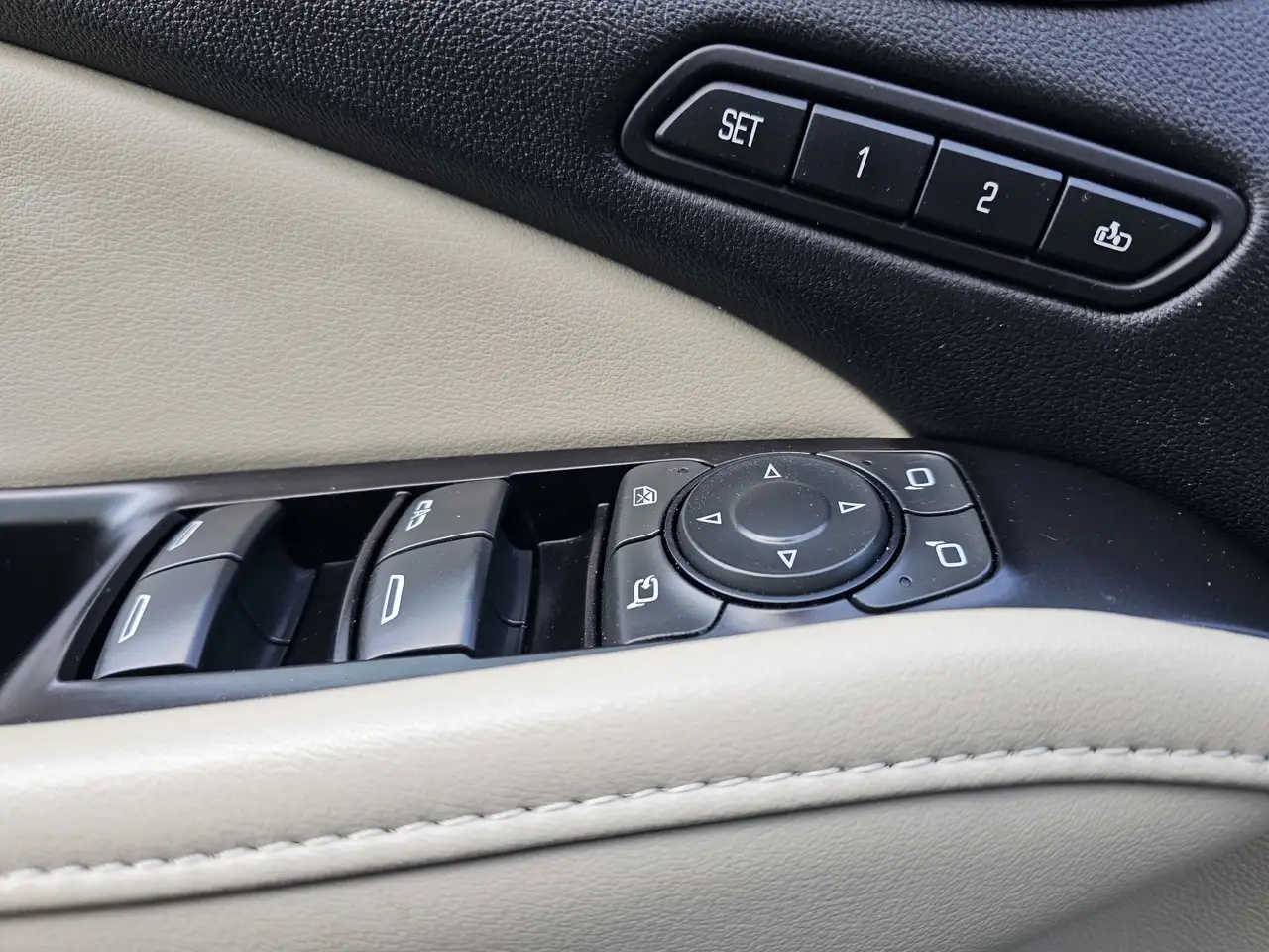 Buick Enclave снимка Buick Enclave