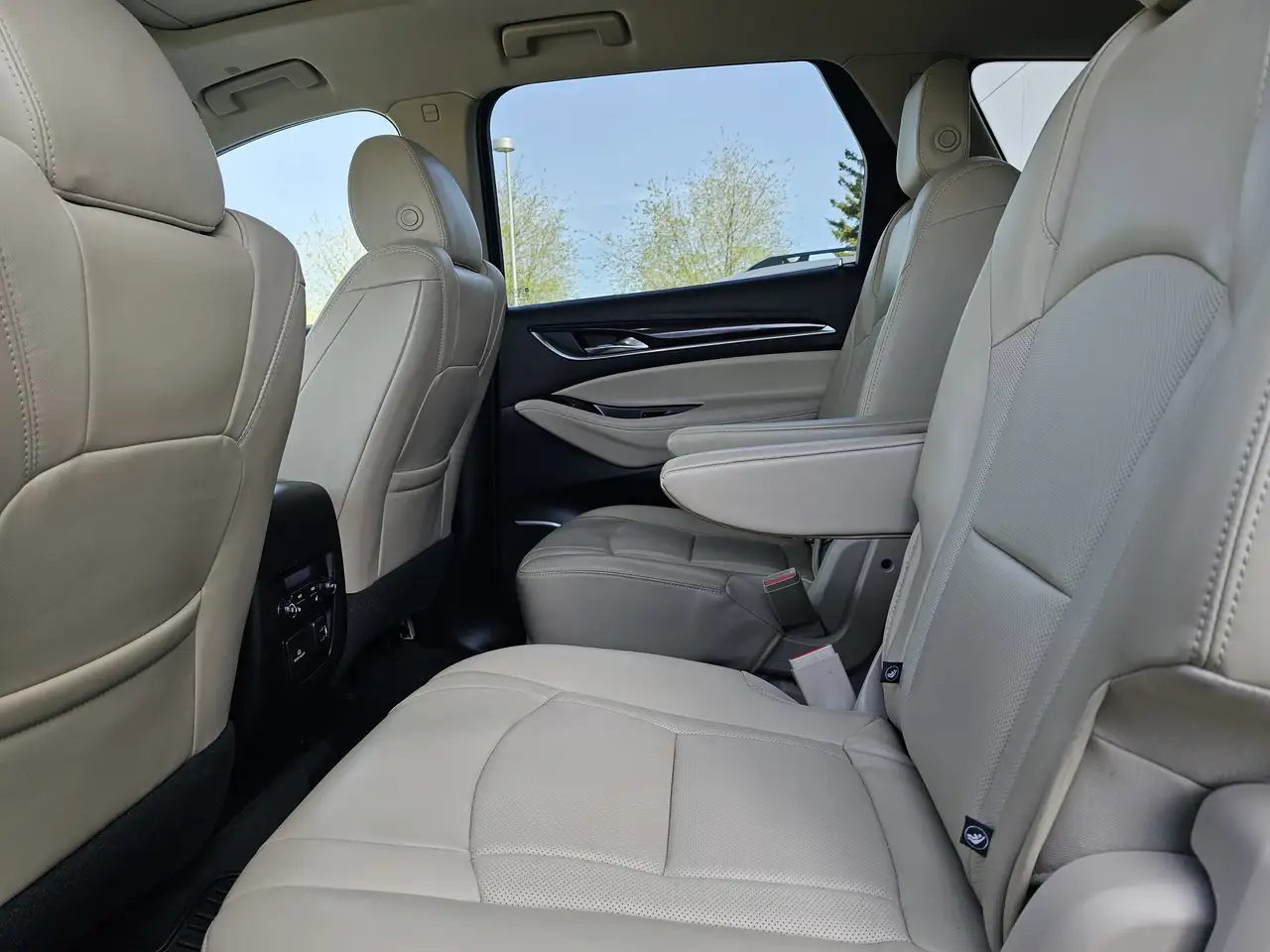 Buick Enclave снимка Buick Enclave