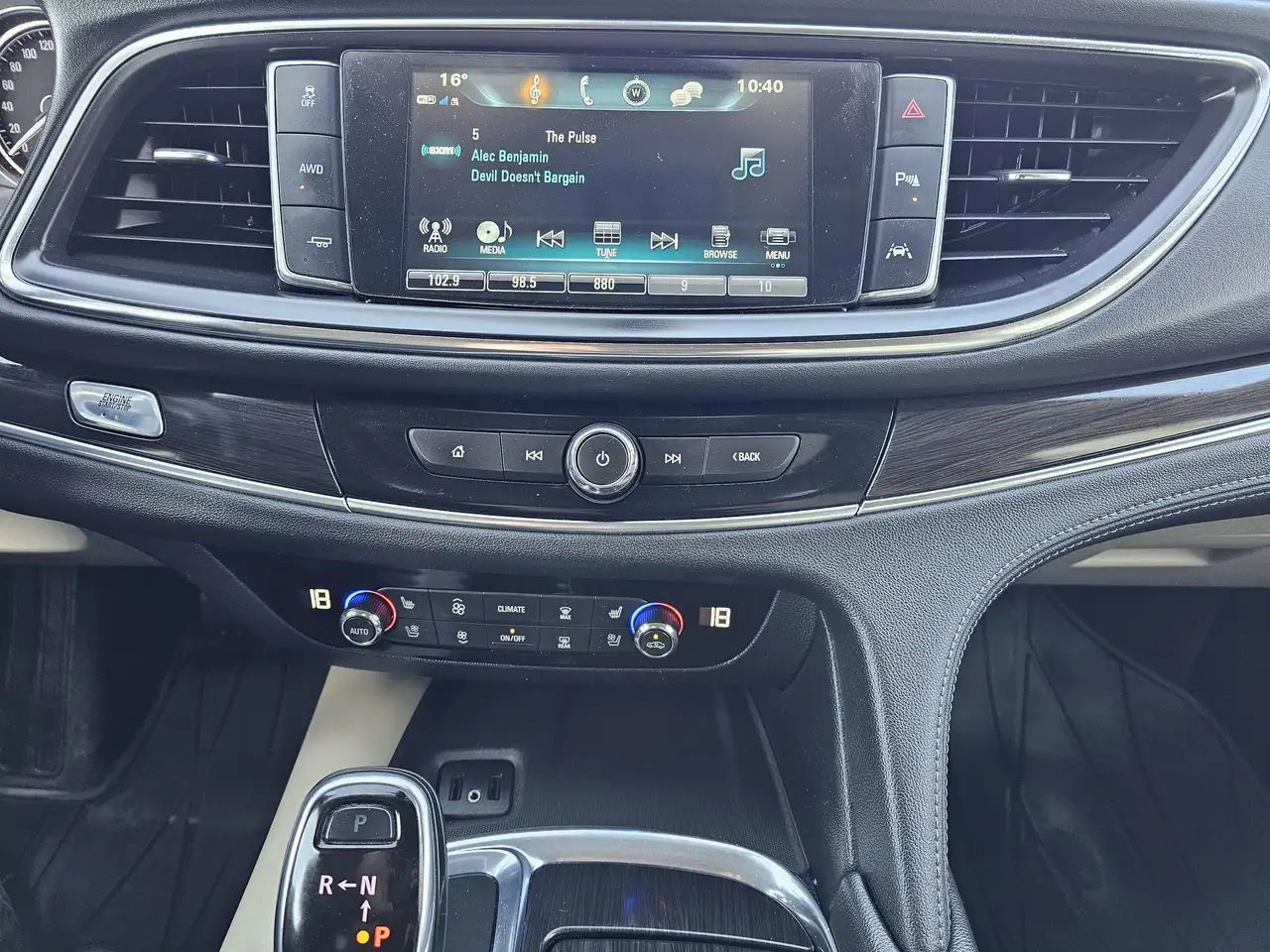 Buick Enclave снимка Buick Enclave