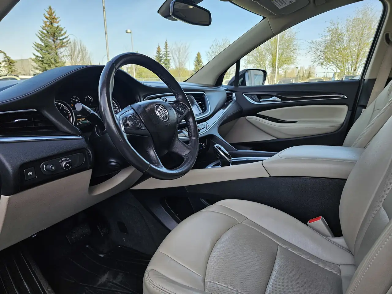 Buick Enclave снимка Buick Enclave