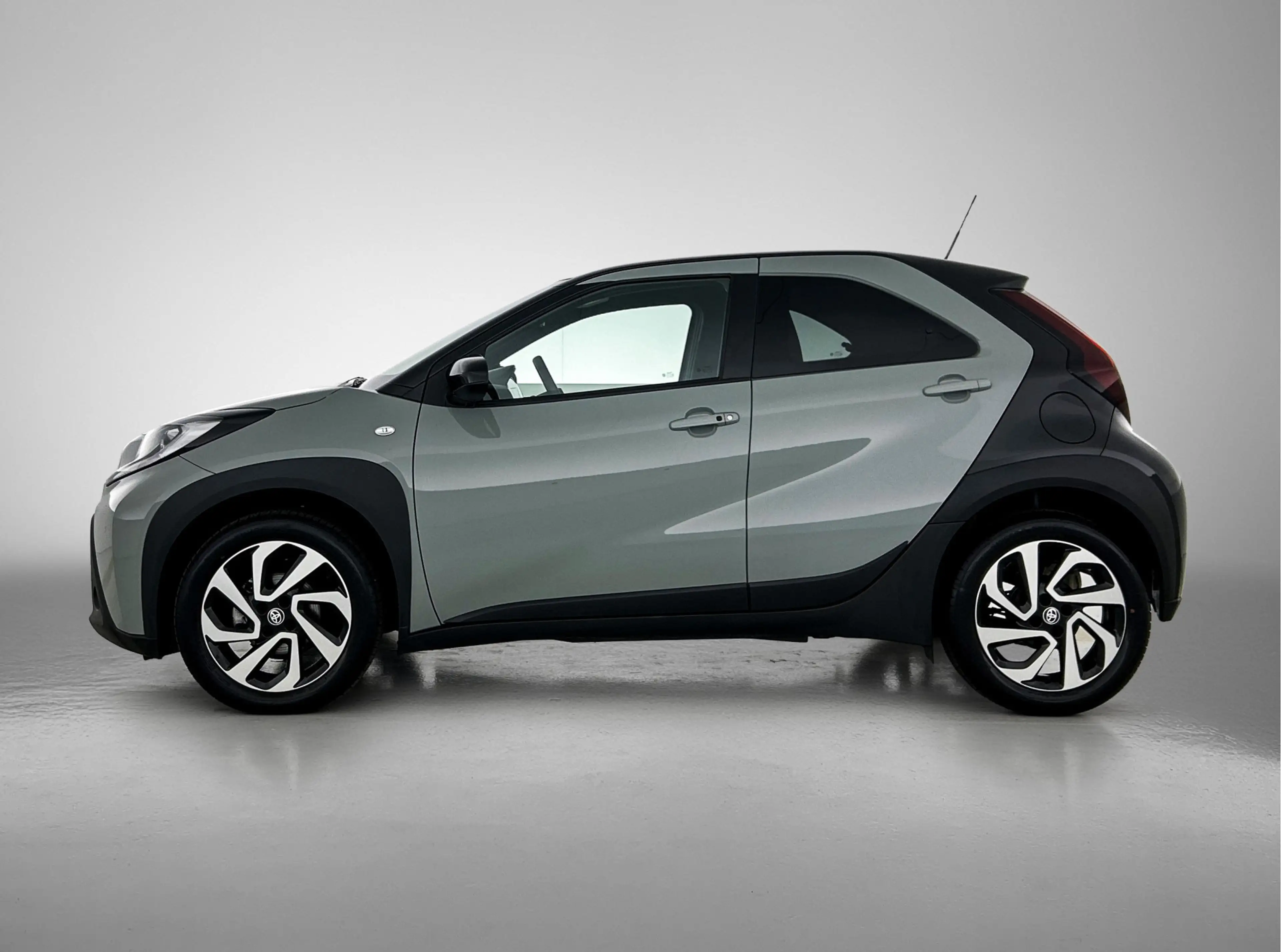 Toyota Aygo X 1.0 VVT-i S-CVT Pulse + | BTW Voertuig | Parkeerse — photo 3