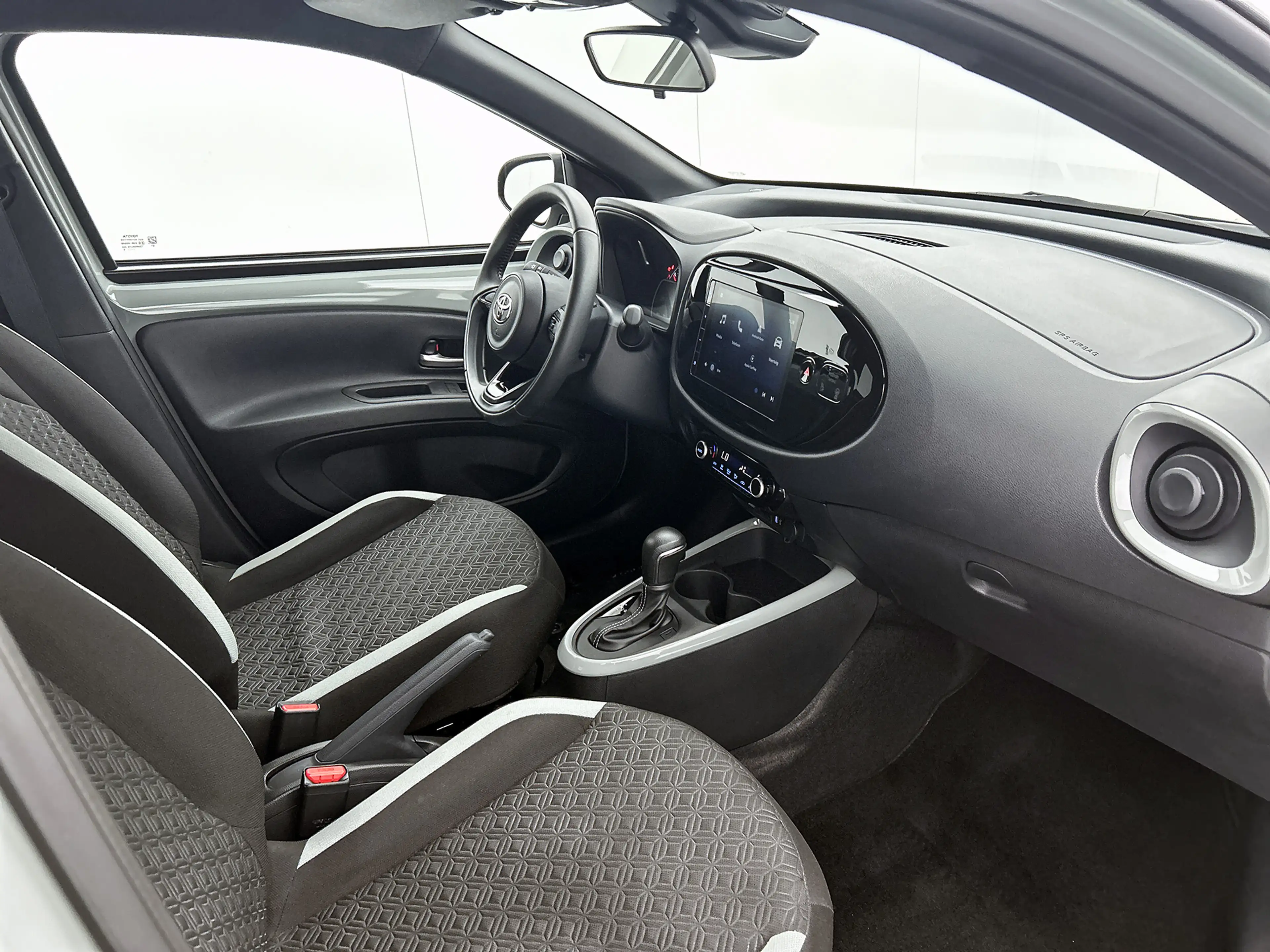 Toyota Aygo X 1.0 VVT-i S-CVT Pulse + | BTW Voertuig | Parkeerse — photo 6