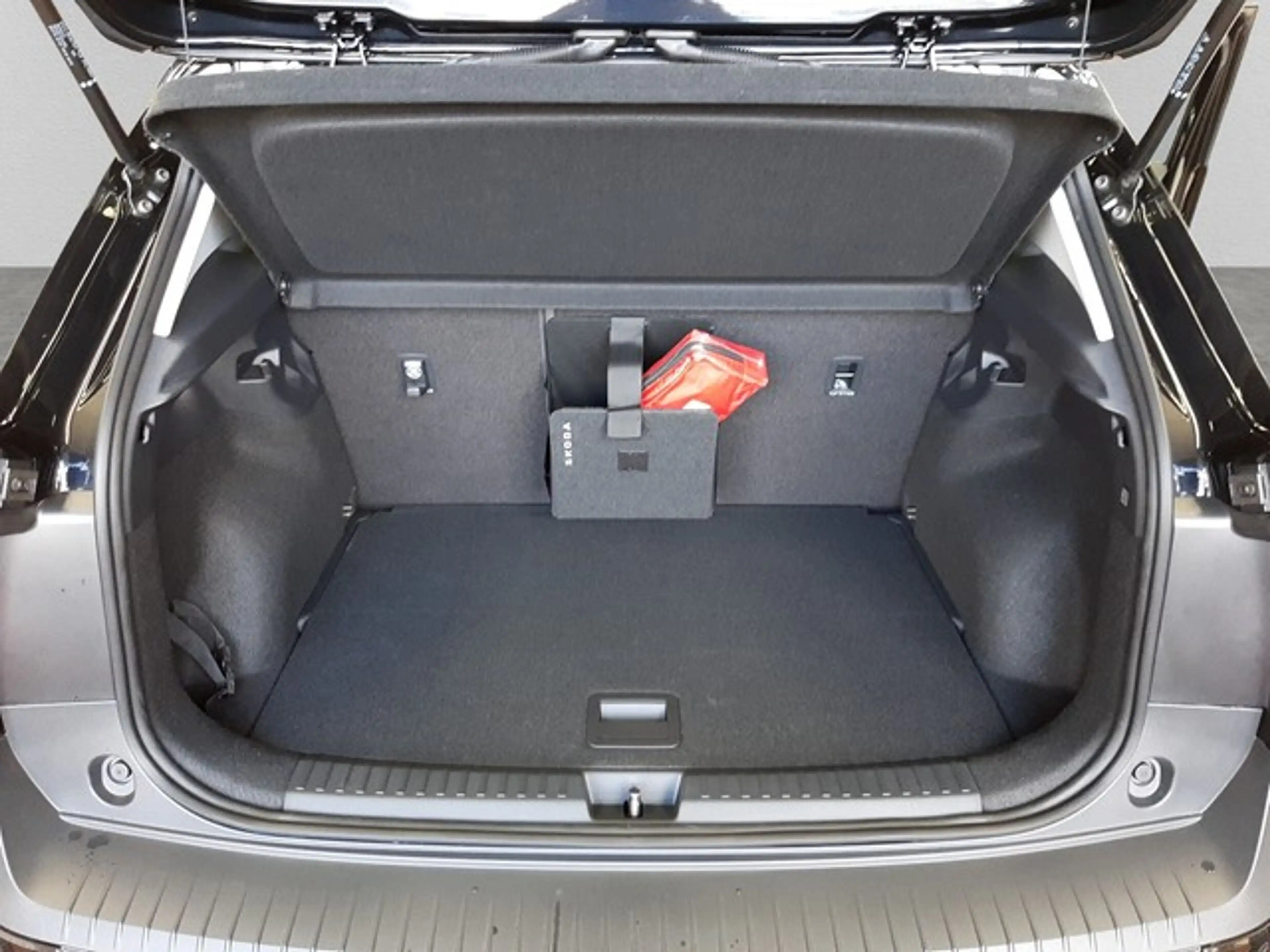 Skoda Epiq Edition Eins 55 Navi LED ACC FSE PDC SHZ — photo 14