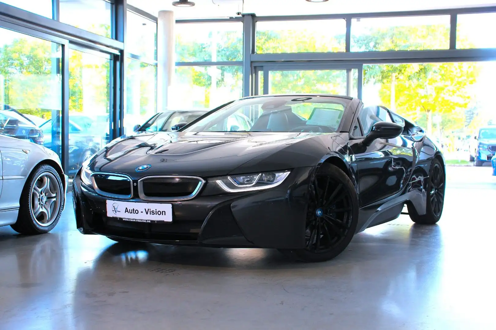 BMW i8 Roadster (I15) *Laser*Navi*HUD*H&K*DAB*SHZ Grau - 1