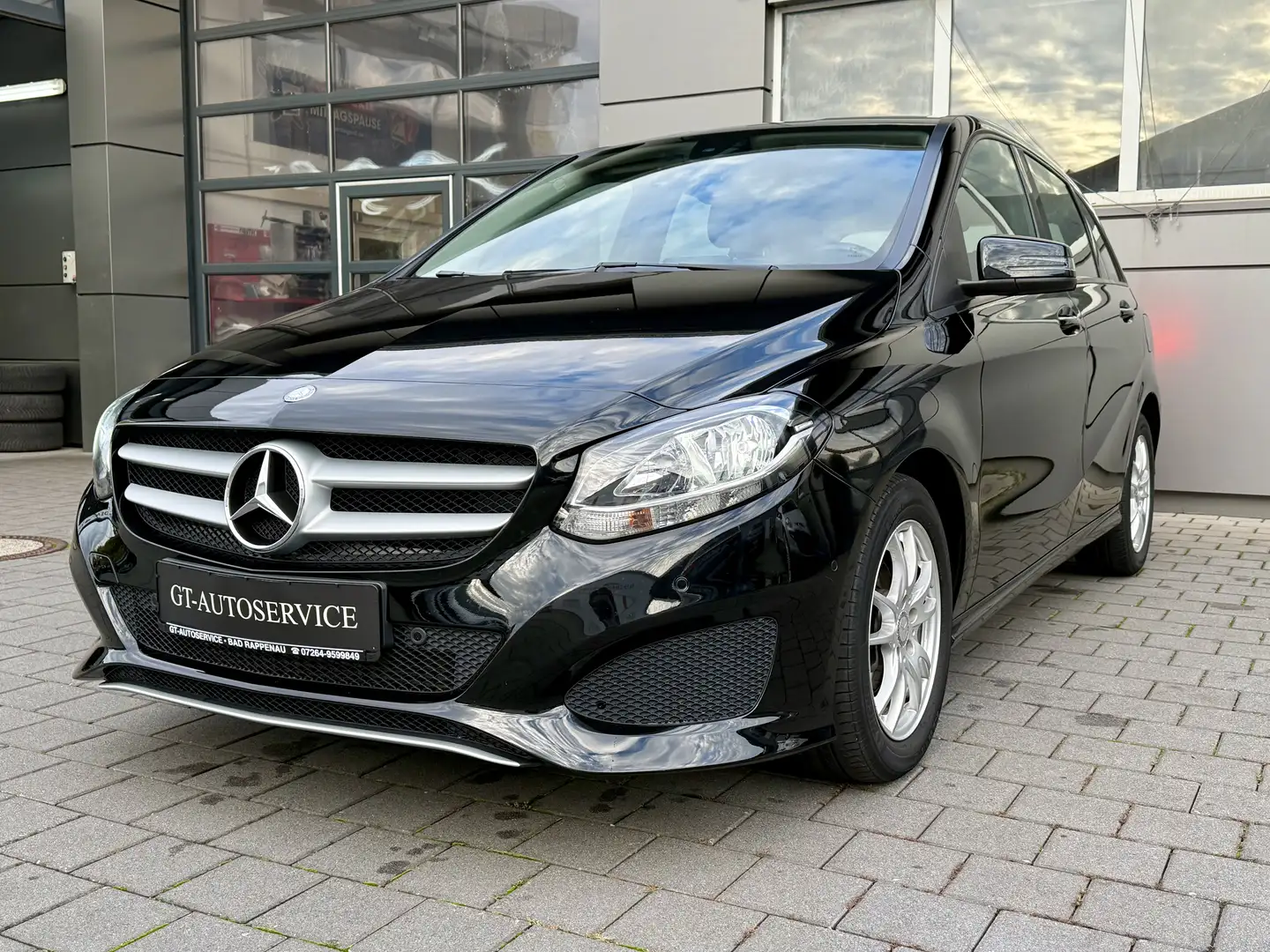 Mercedes-Benz B 180 Navi/Xenon/PDC/Sitzhzg./8-fach bereift/TÜV+Insp. Schwarz - 1