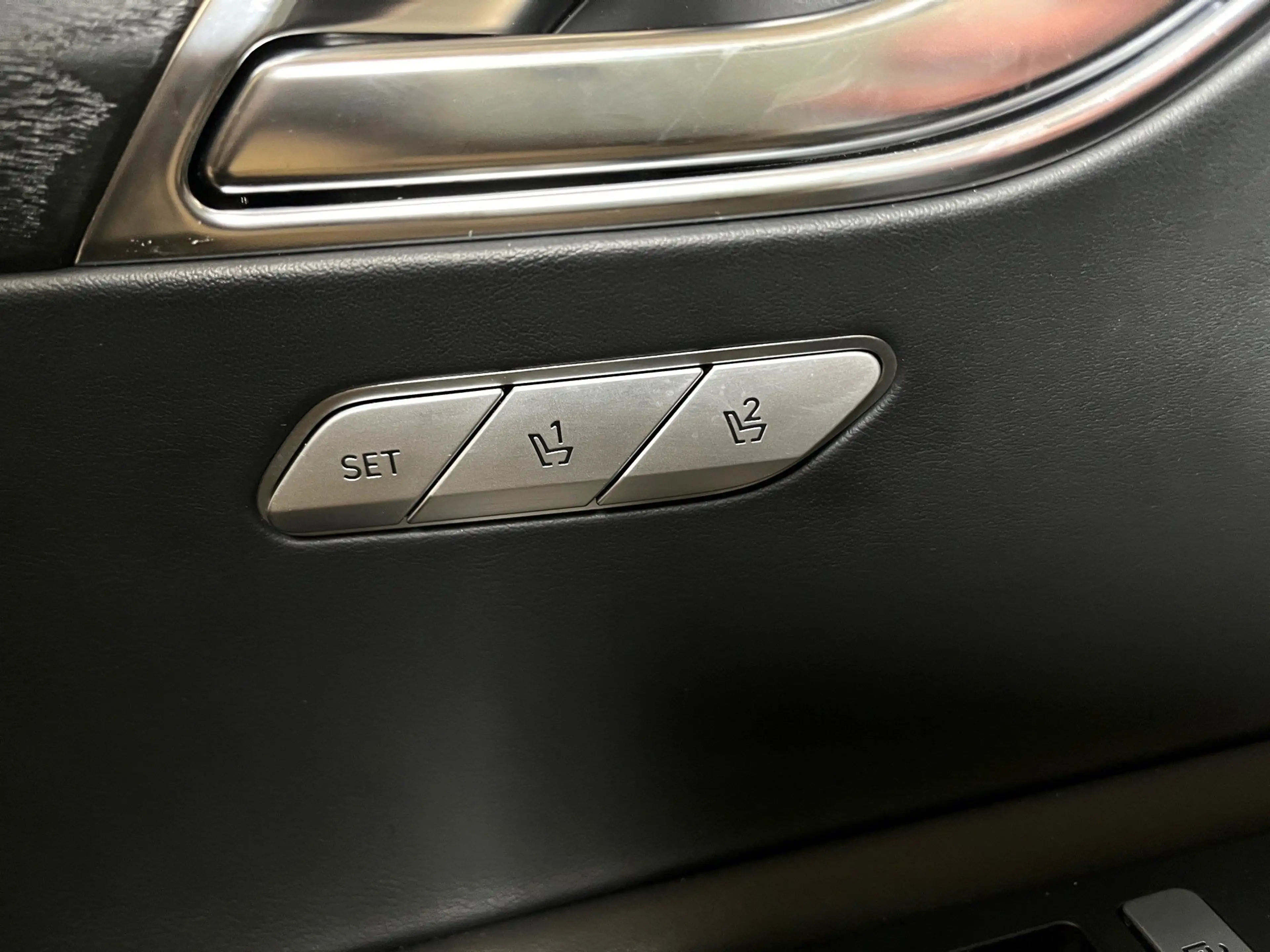 Genesis GV80 3.0 Diesel AWD Luxus 7-Sitzer *Nappa*Panorama*AHK* — photo 14