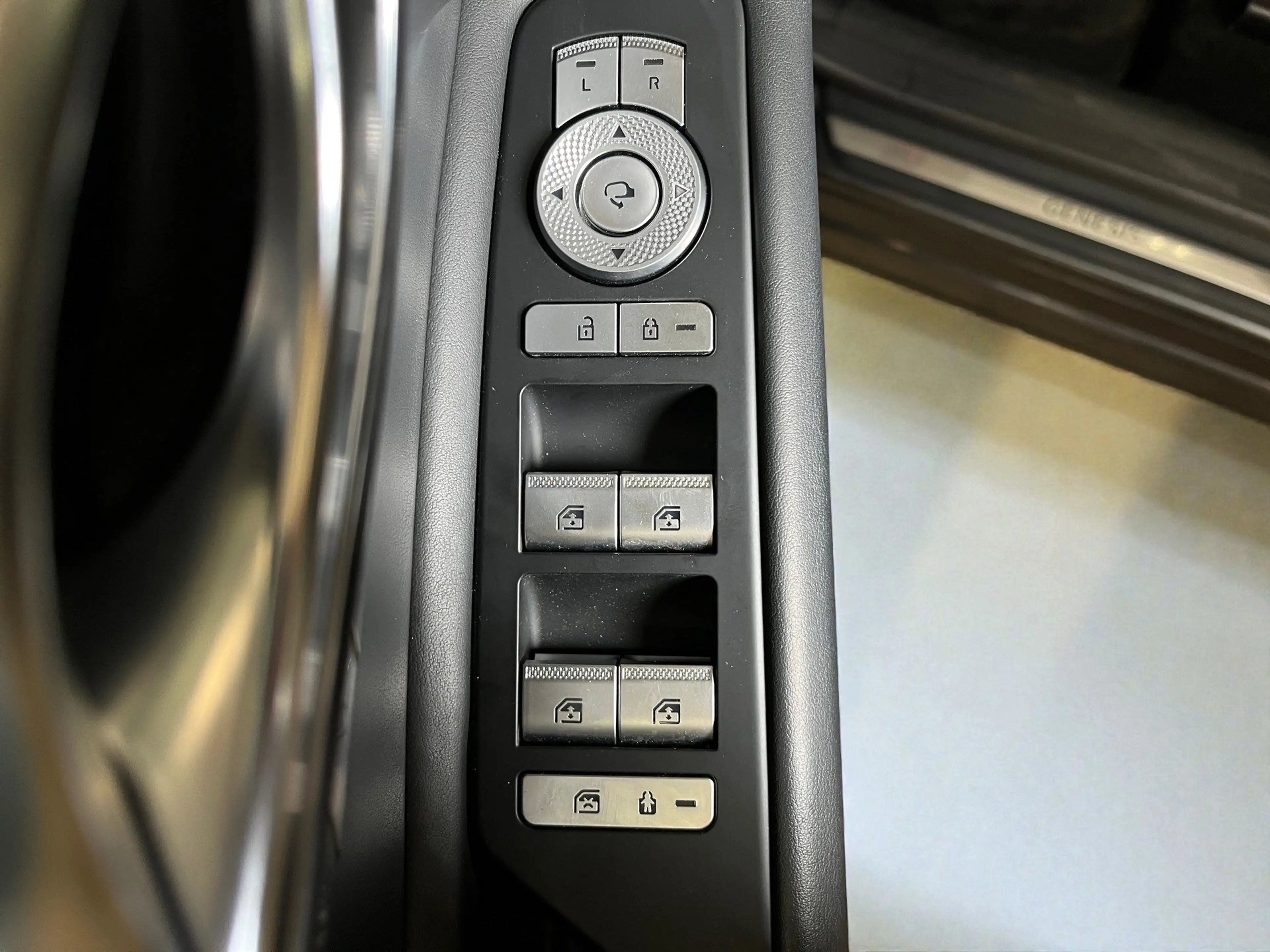 Genesis GV80 3.0 Diesel AWD Luxus 7-Sitzer *Nappa*Panorama*AHK* — photo 13