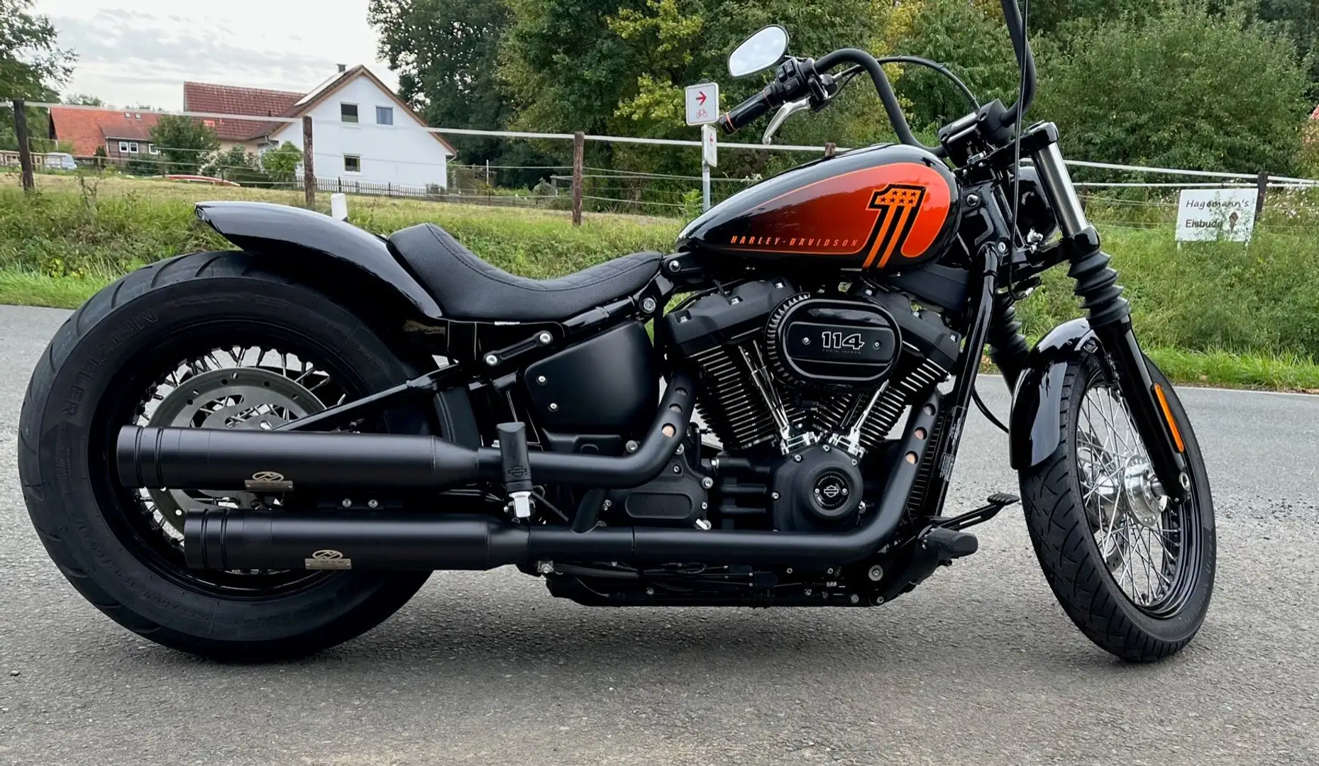 Harley-Davidson Custom Bike Street Bob 114 cui Negru - 1