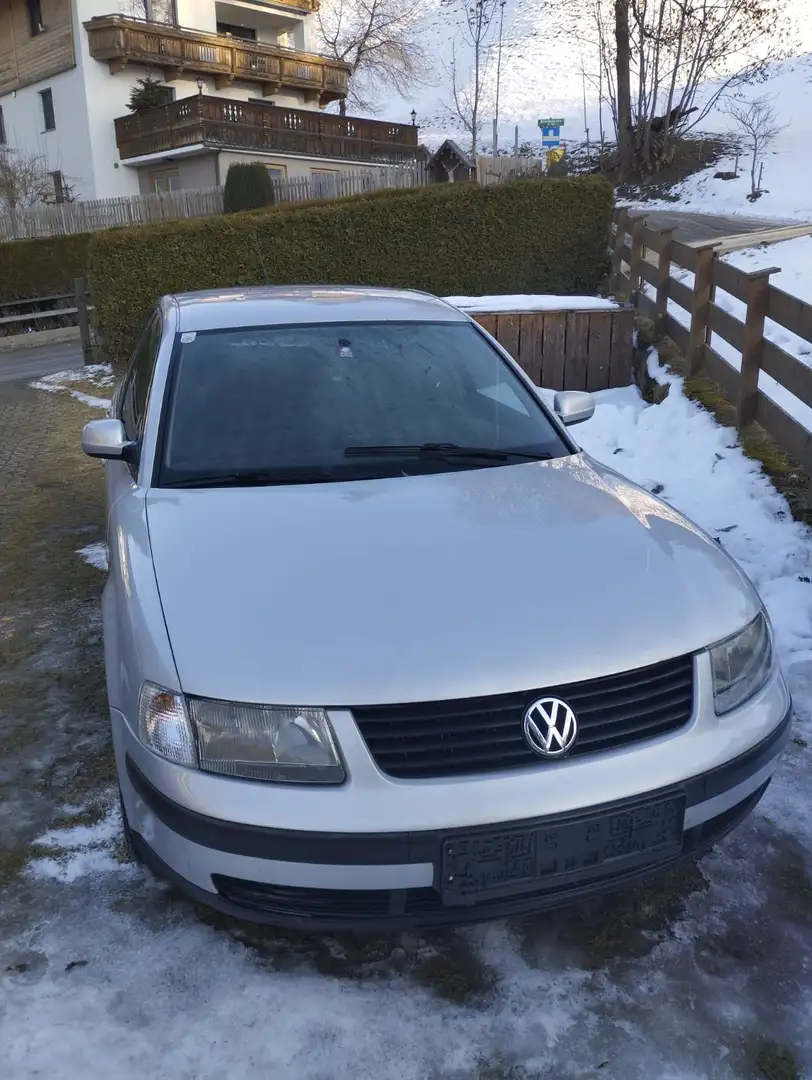 Volkswagen Passat Grau - 1