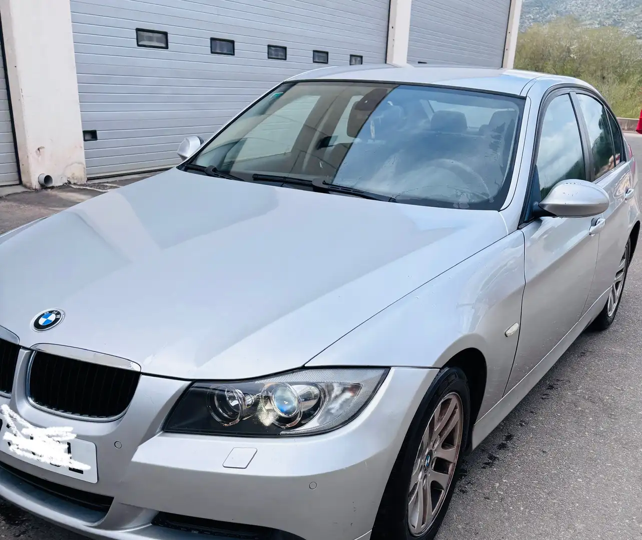 BMW 320 320d Touring - 1