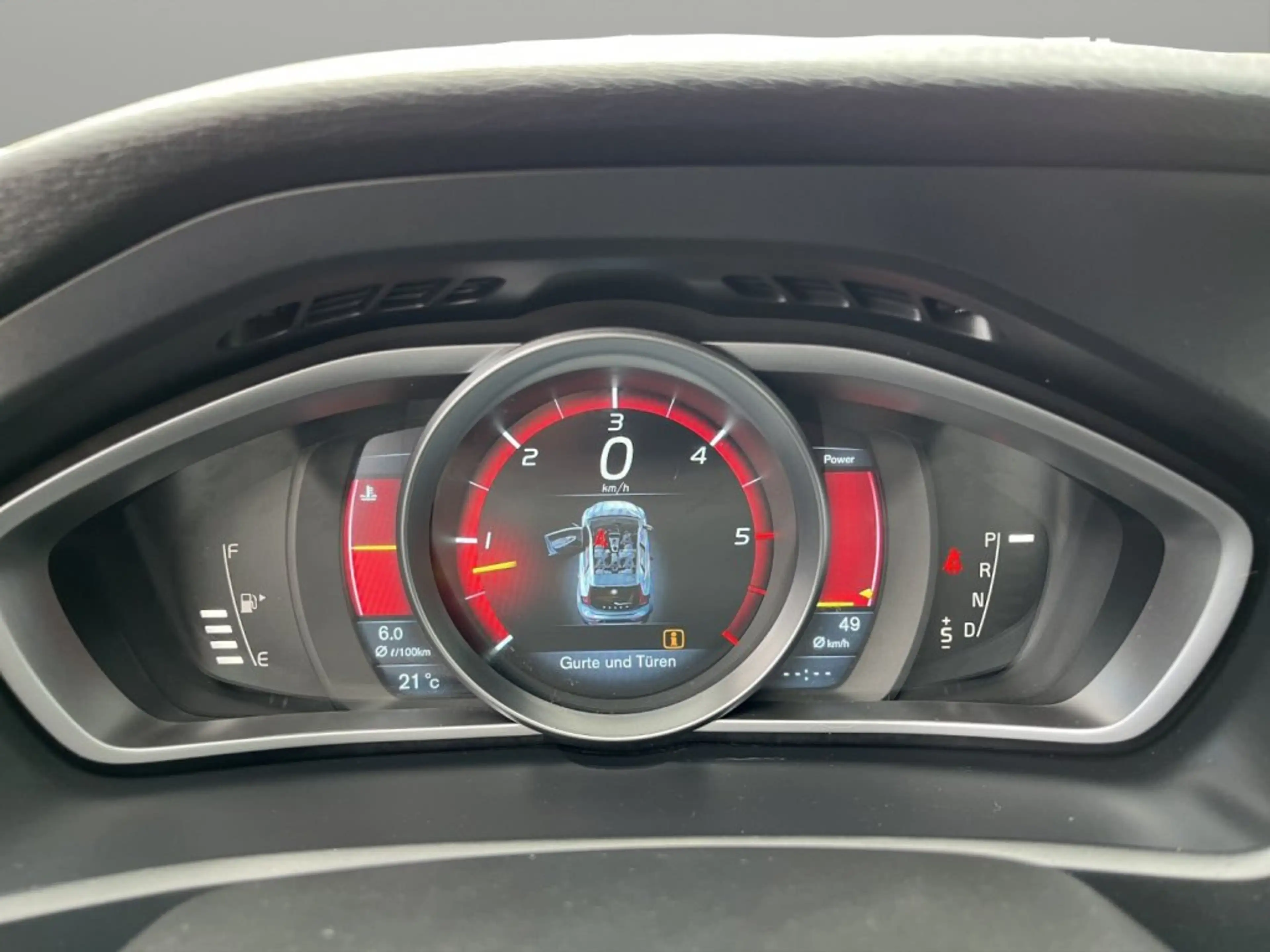 Volvo V40 D3 Geartronic Momentum — photo 14