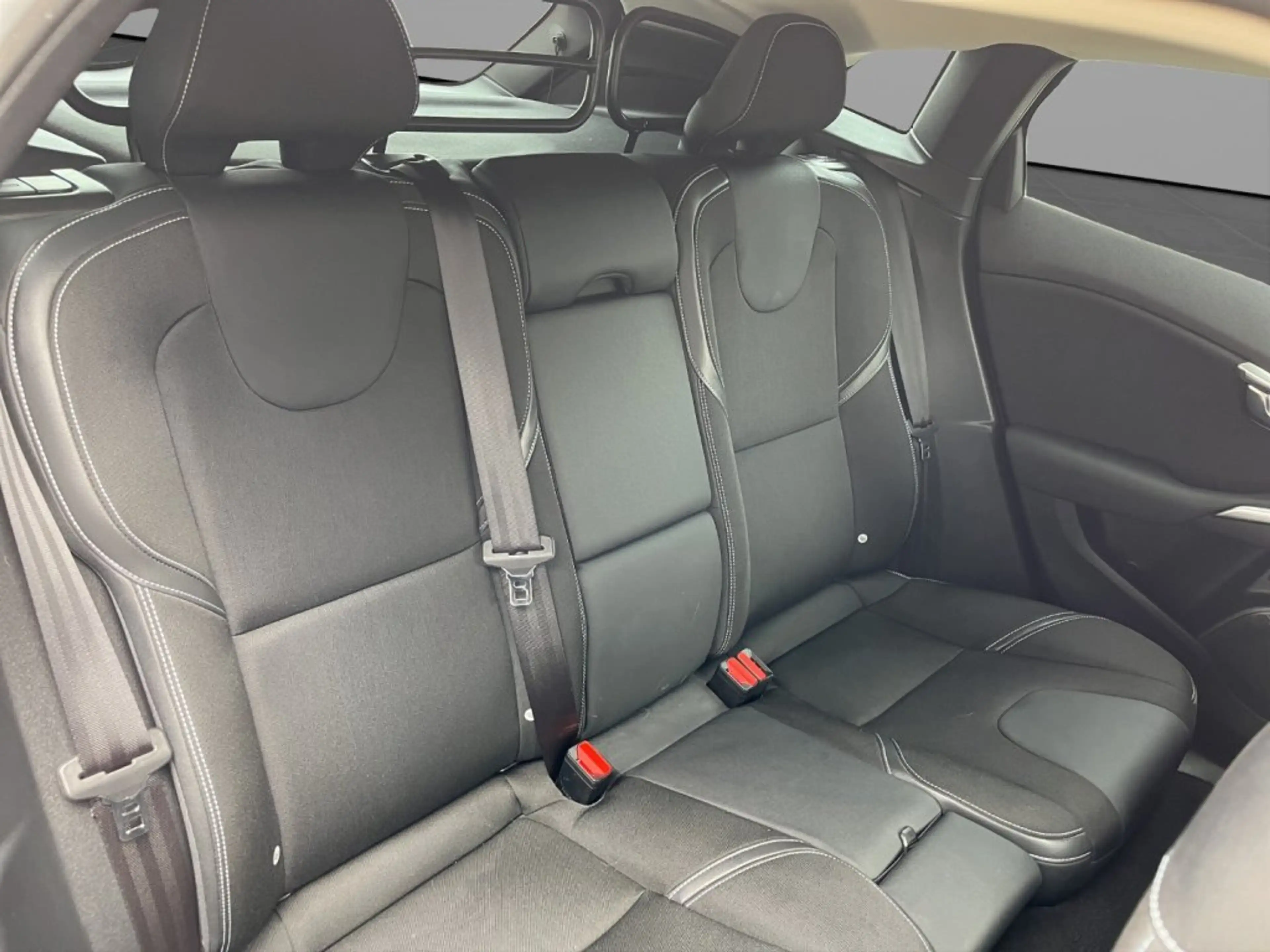 Volvo V40 D3 Geartronic Momentum — photo 11