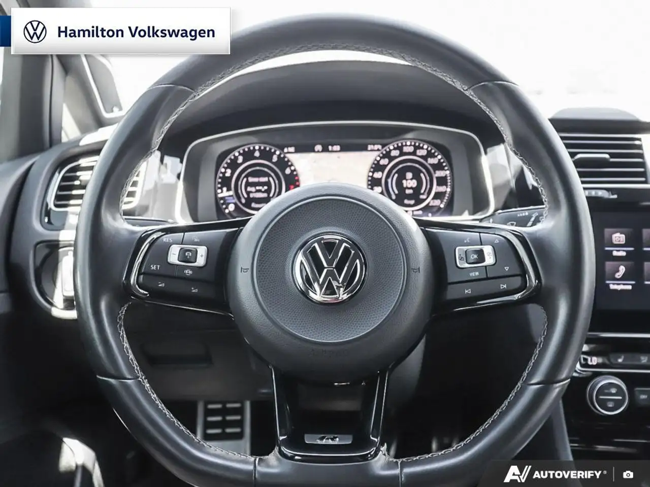 Volkswagen Golf R снимка Volkswagen Golf R
