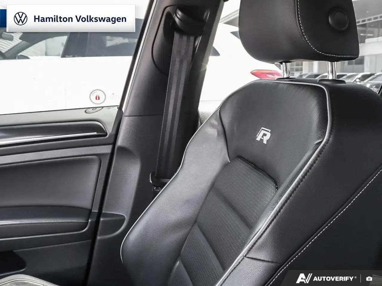 Volkswagen Golf R снимка Volkswagen Golf R