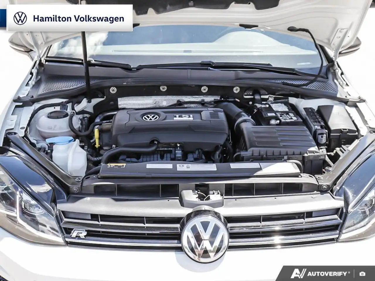 Volkswagen Golf R снимка Volkswagen Golf R