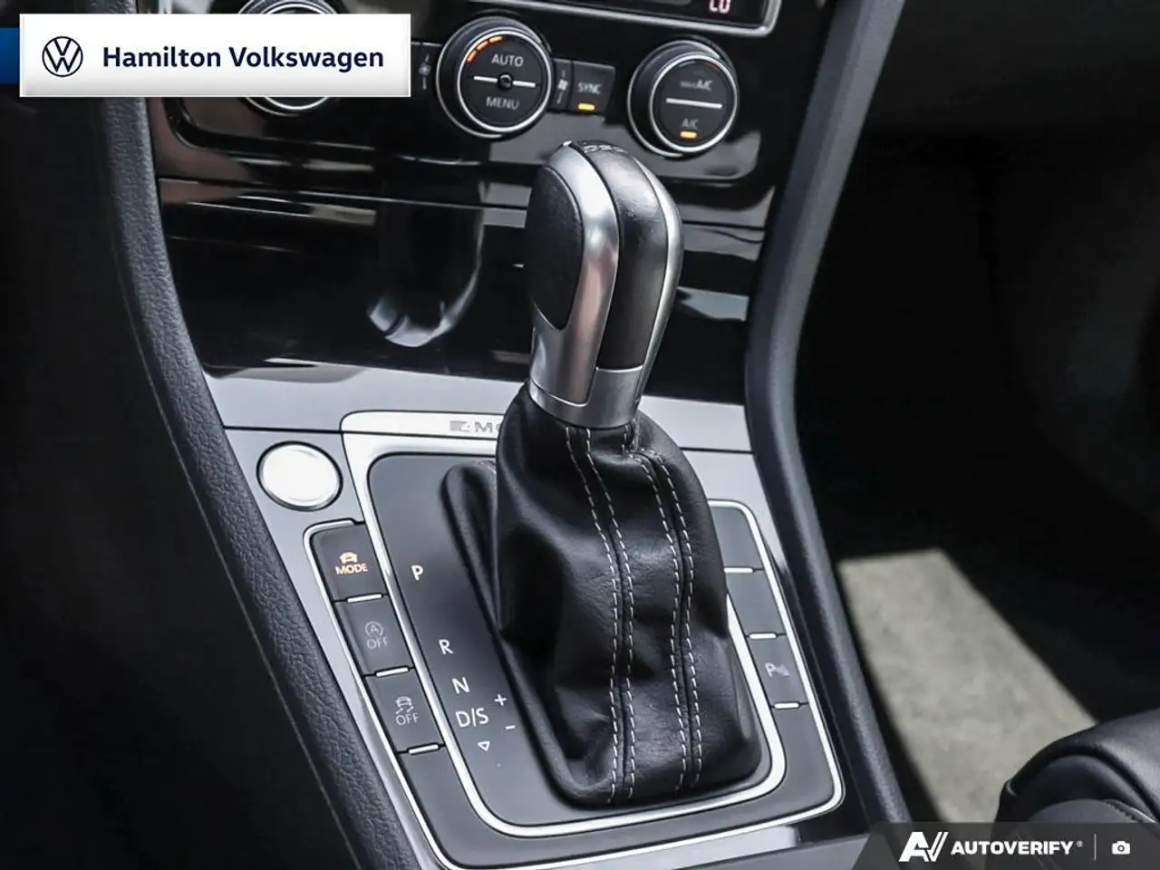 Volkswagen Golf R снимка Volkswagen Golf R