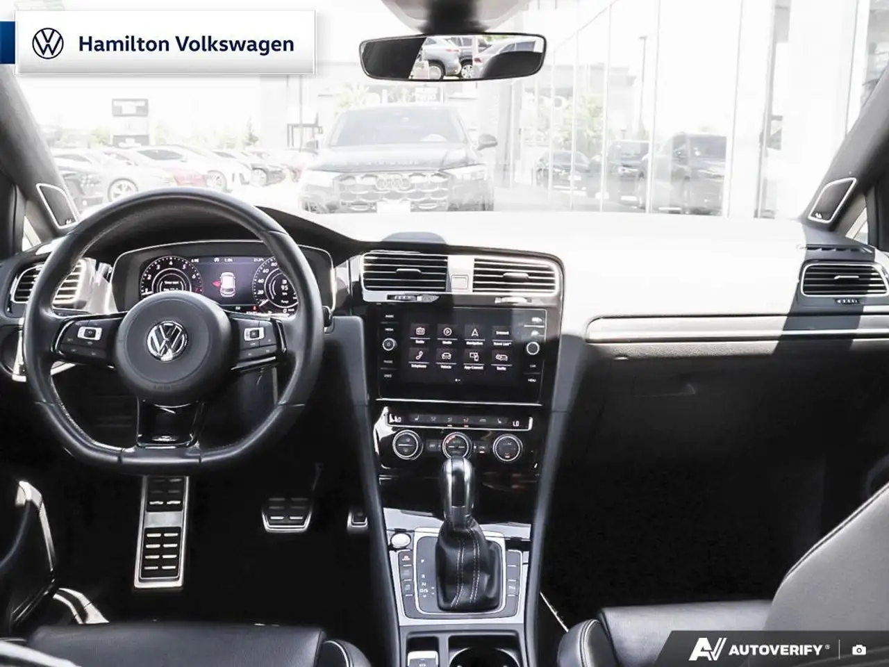 Volkswagen Golf R снимка Volkswagen Golf R