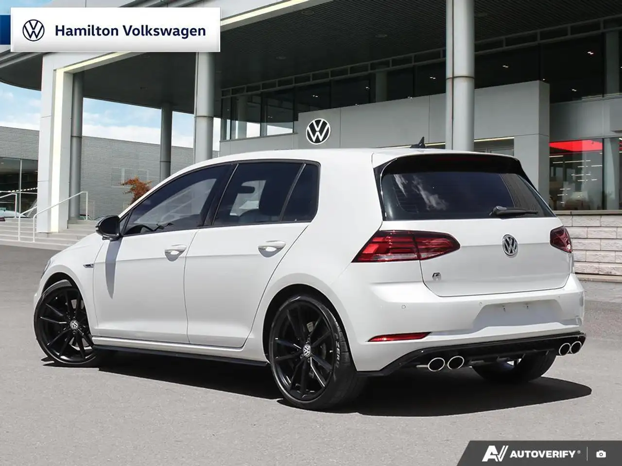 Volkswagen Golf R снимка Volkswagen Golf R
