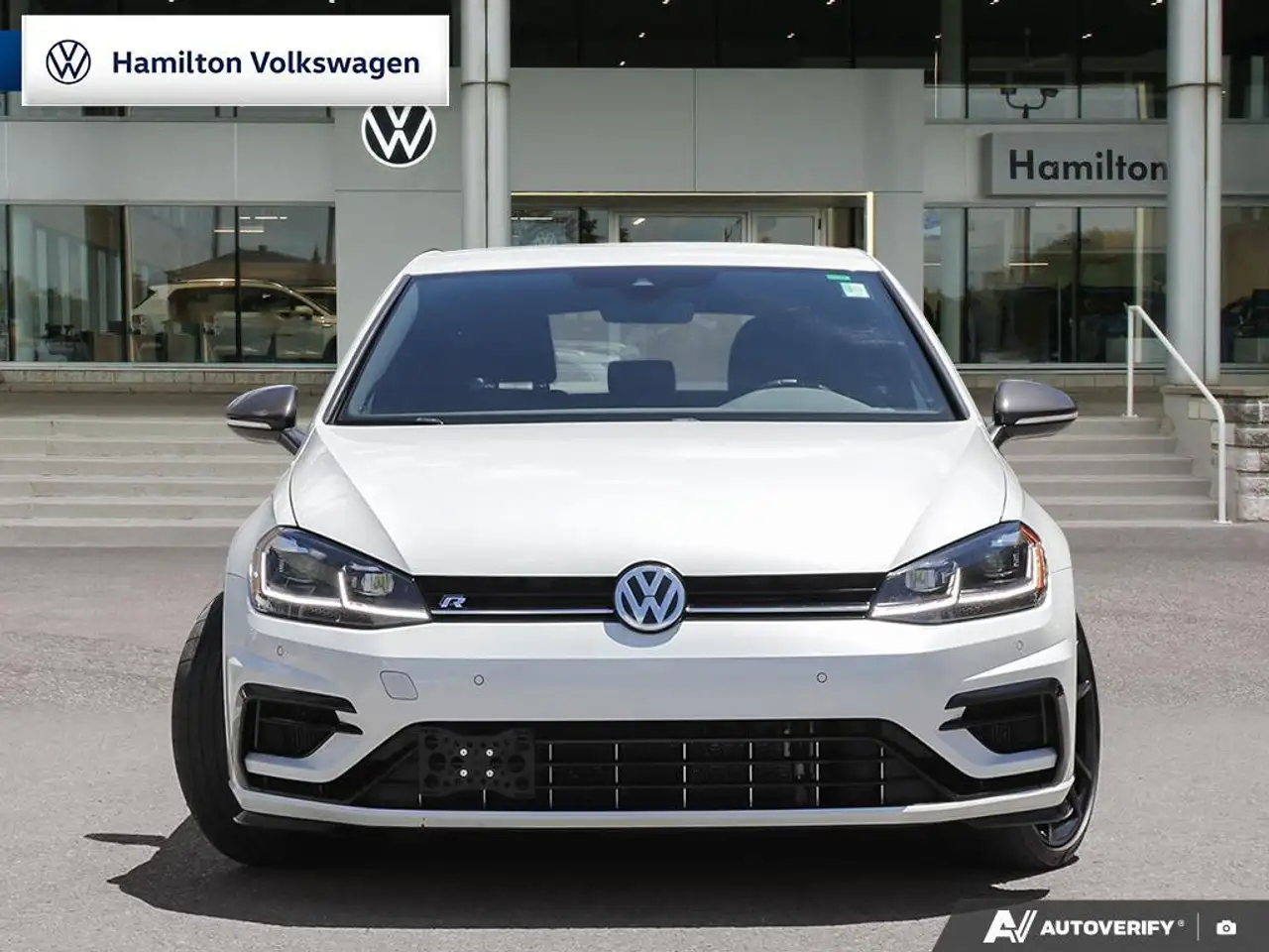 Volkswagen Golf R снимка Volkswagen Golf R