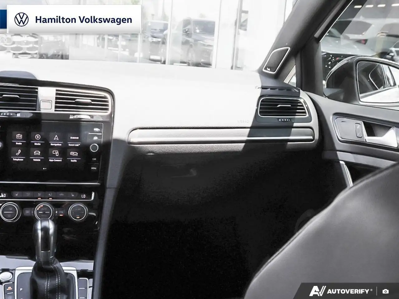 Volkswagen Golf R снимка Volkswagen Golf R