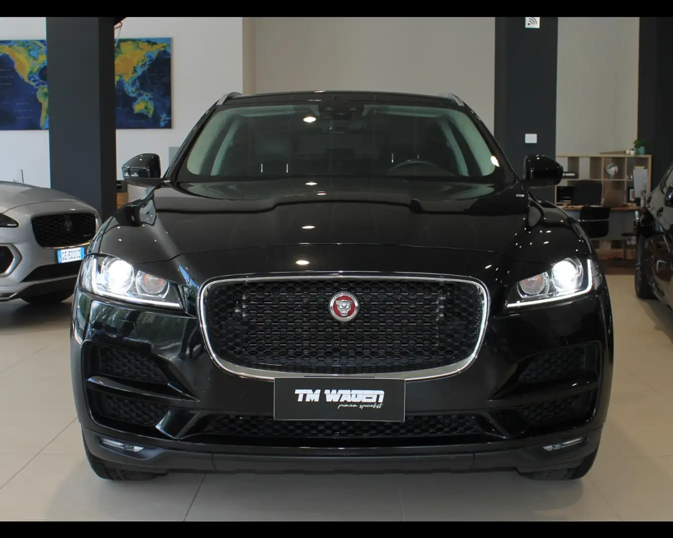 Jaguar F-Pace (X761) F-Pace 2.0 D 180 CV AWD aut. Prestige 2019 Černá - 2