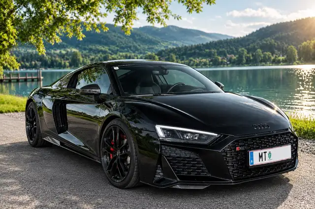 Audi Coupé V10 RWD S-tronic
