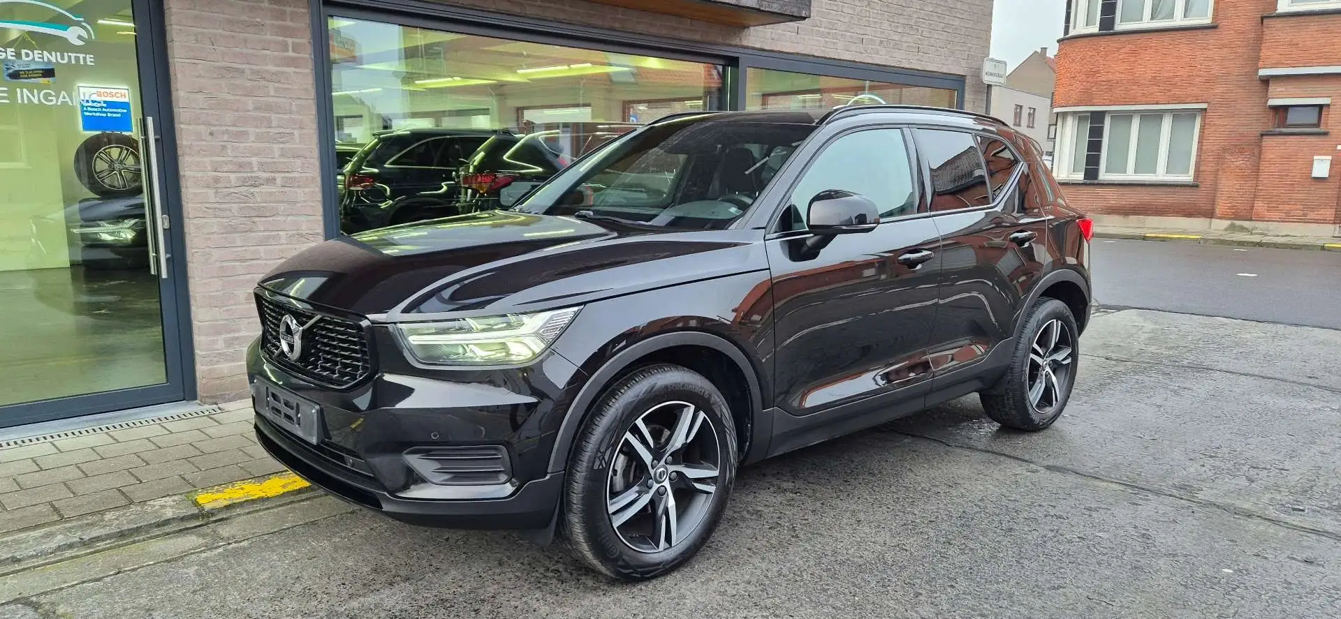 Volvo XC40 T3 R-Design Geartronic Noir - 1