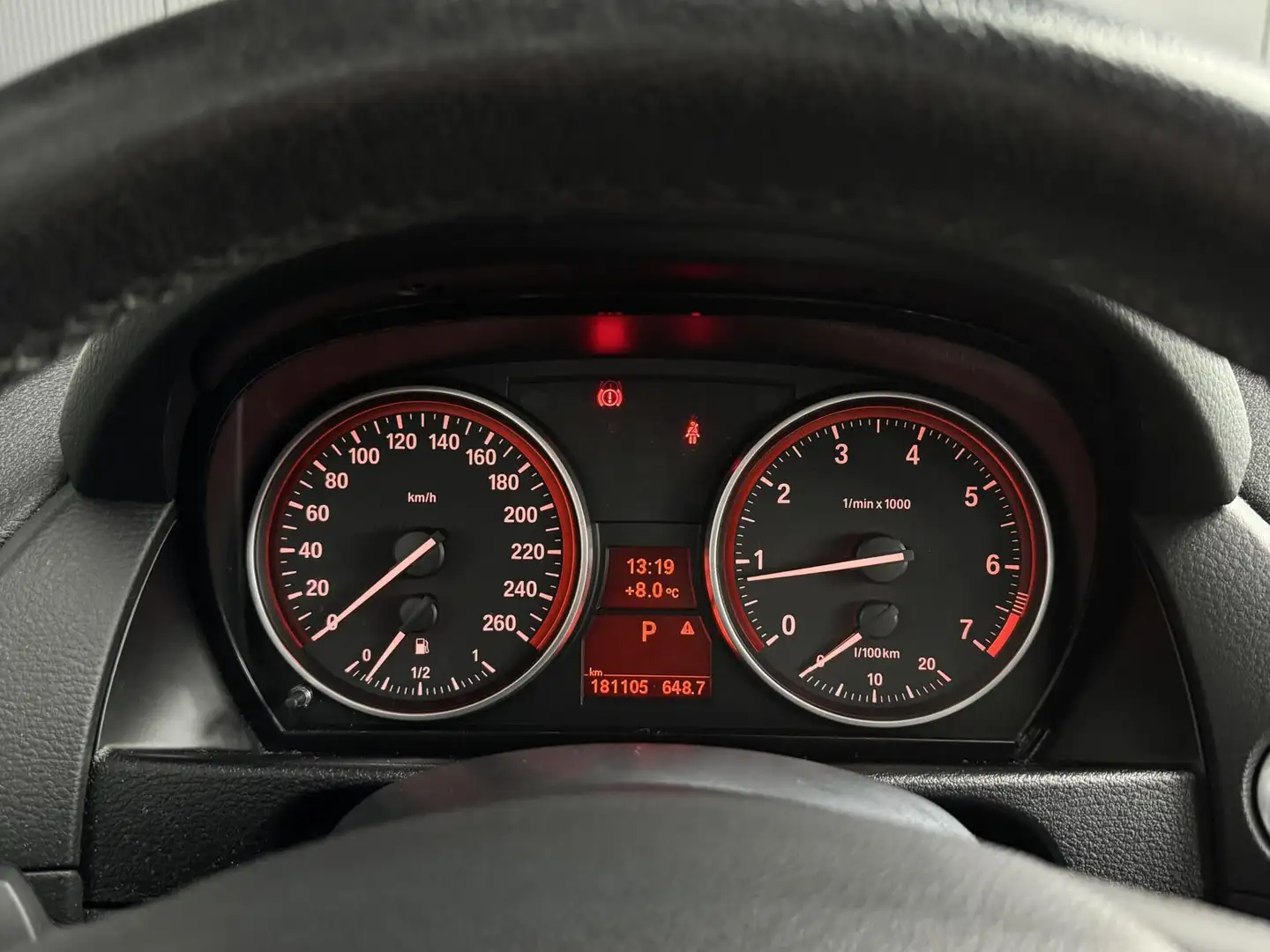 BMW X1 sDrive20i AUTOMAAT*NL AUTO*PANO*TREKHAAK*STOELVERW Zwart - 2