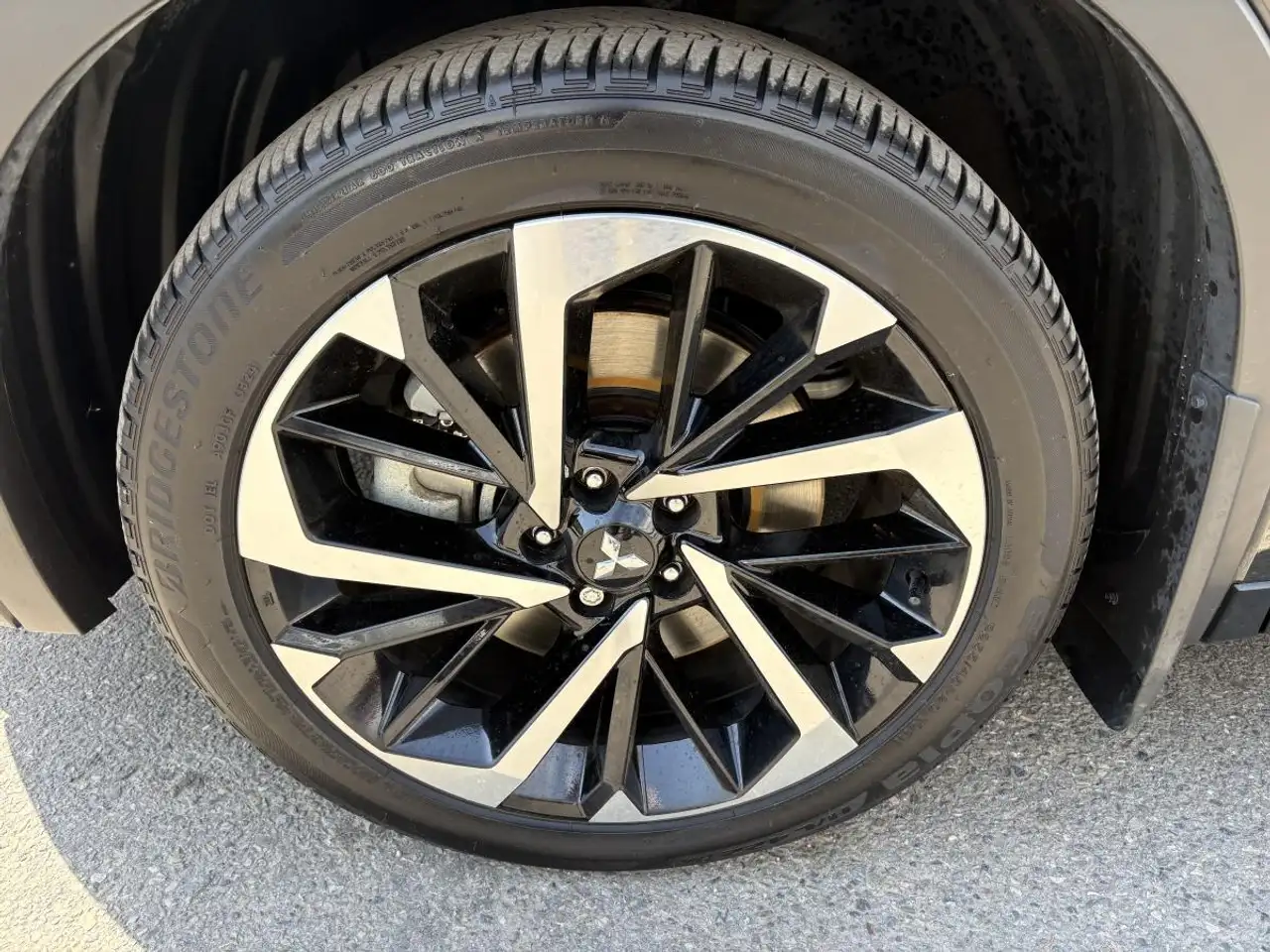 Mitsubishi Outlander снимка Mitsubishi Outlander
