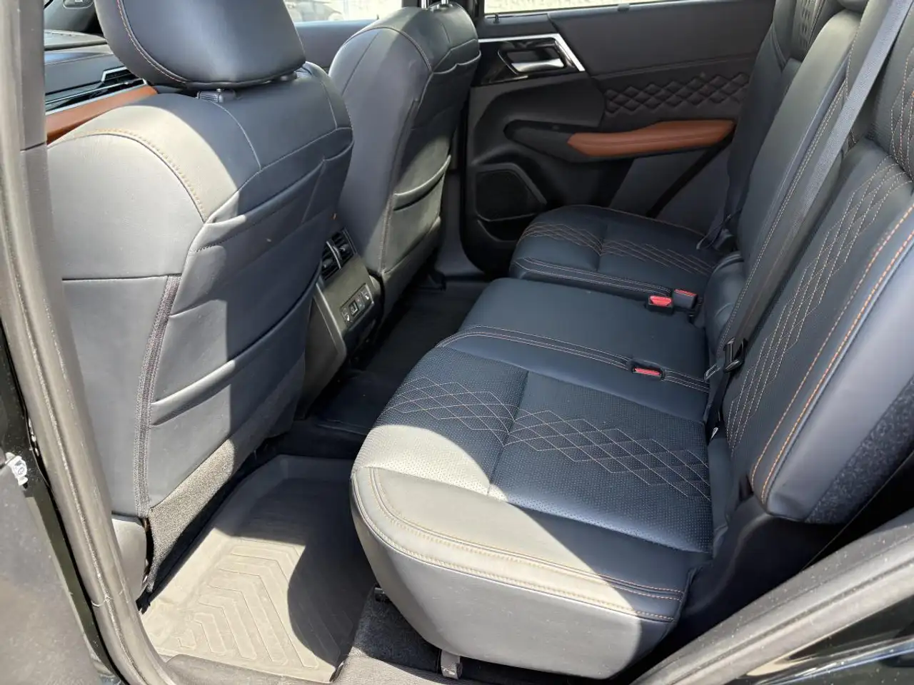 Mitsubishi Outlander снимка Mitsubishi Outlander