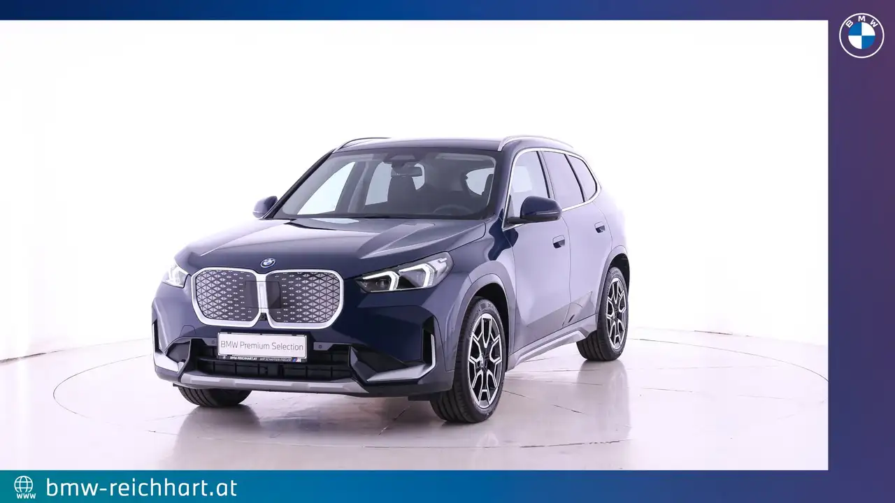 BMW iX1 eDrive20 — photo 1 of 17