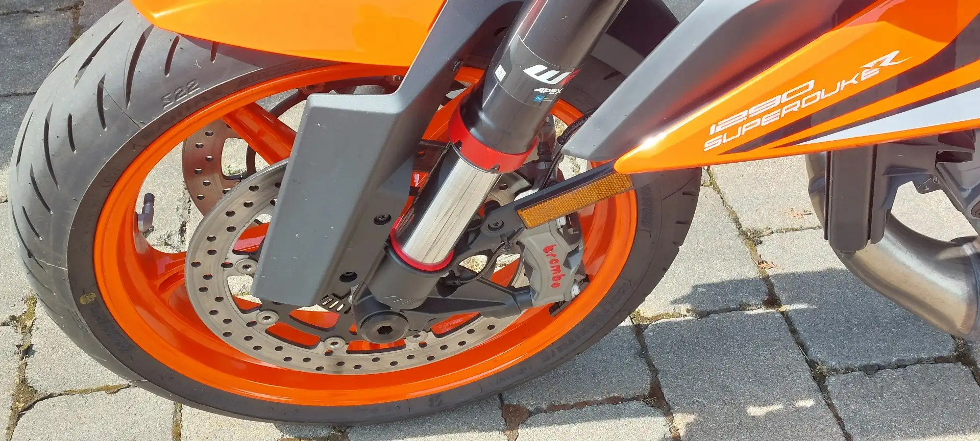 KTM 1290 Super Duke R Oranžová - 2
