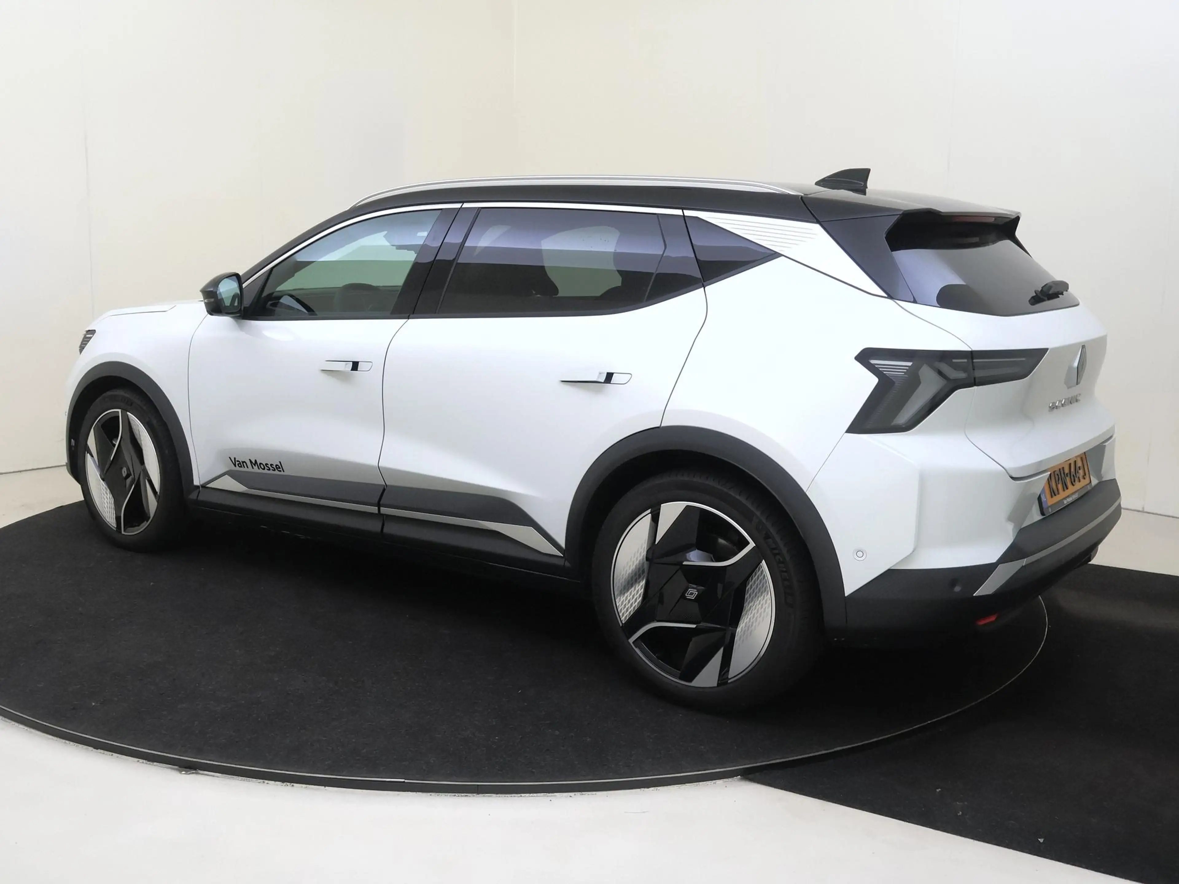 Renault Scenic E-Tech EV87 long range iconic | Two-tone Blanc Nac — photo 3