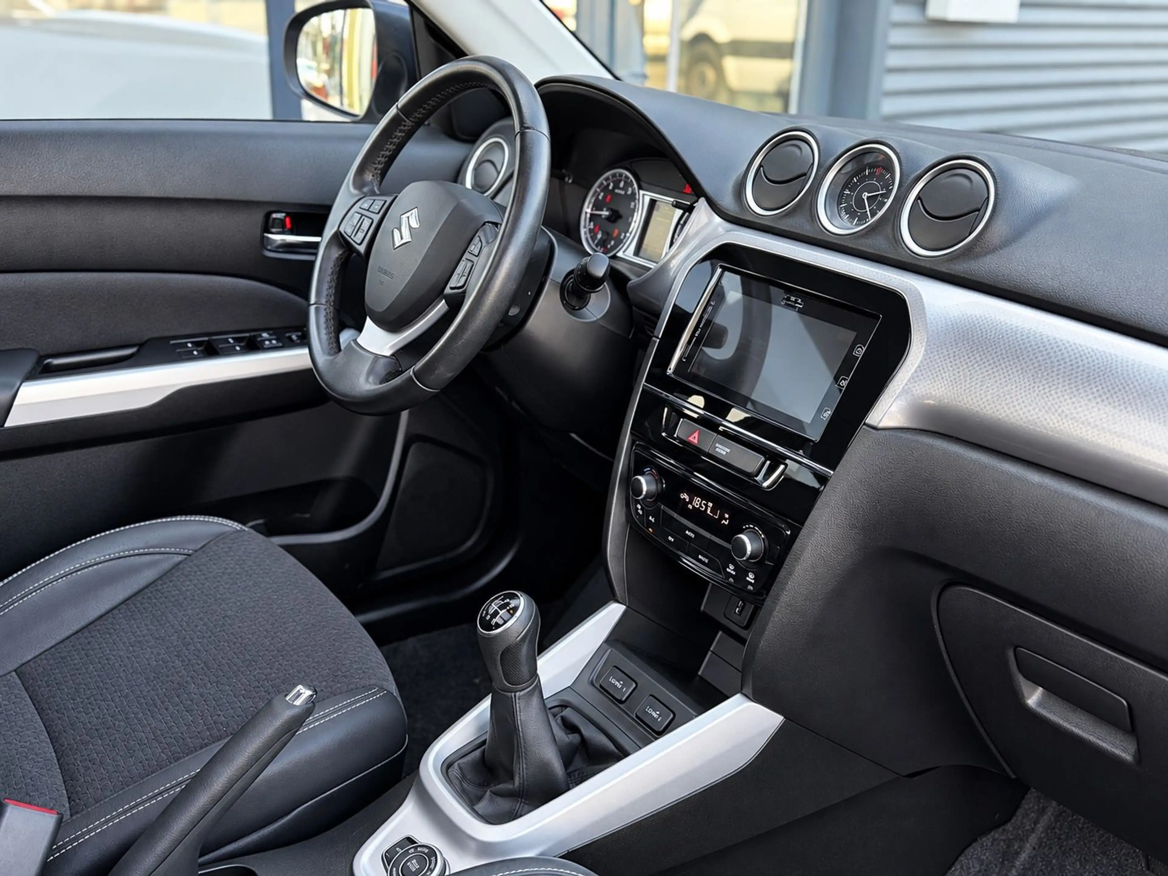 Suzuki Vitara 1.6 Comfort 4x4 ALLGRIP*Offroad Umbau*AHK — photo 11