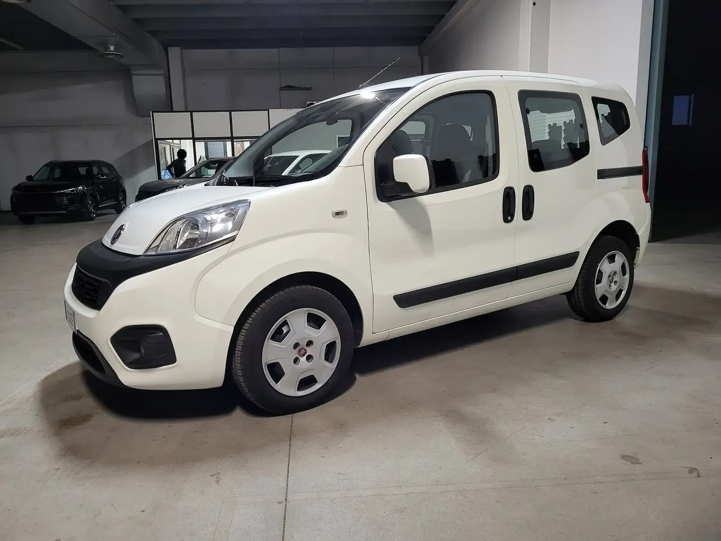 Fiat Qubo 1.3 mjt 16v Lounge 80cv my19 Bianco - 1